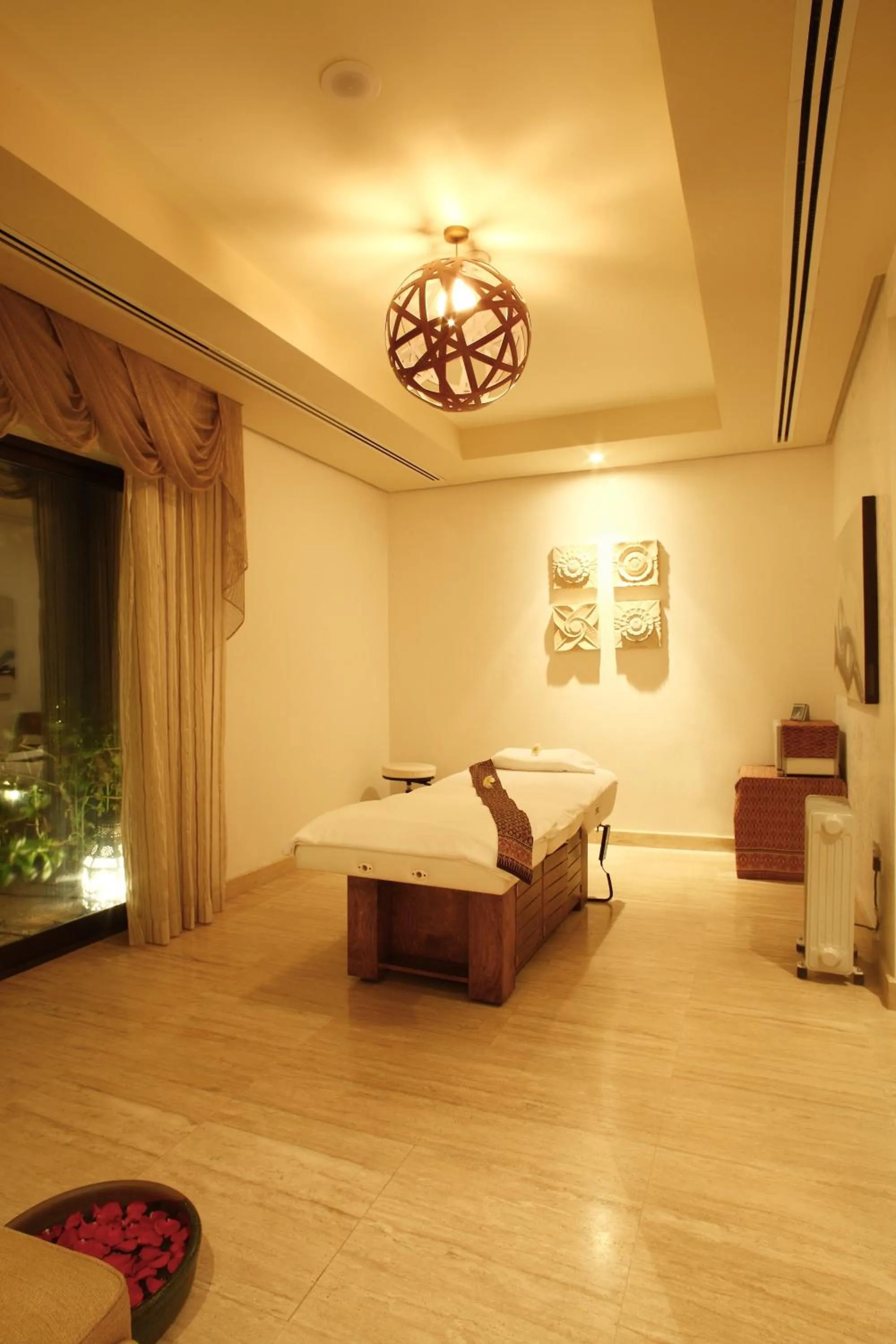 Spa and wellness centre/facilities, Bed in Anantara Desert Islands Resort & Spa