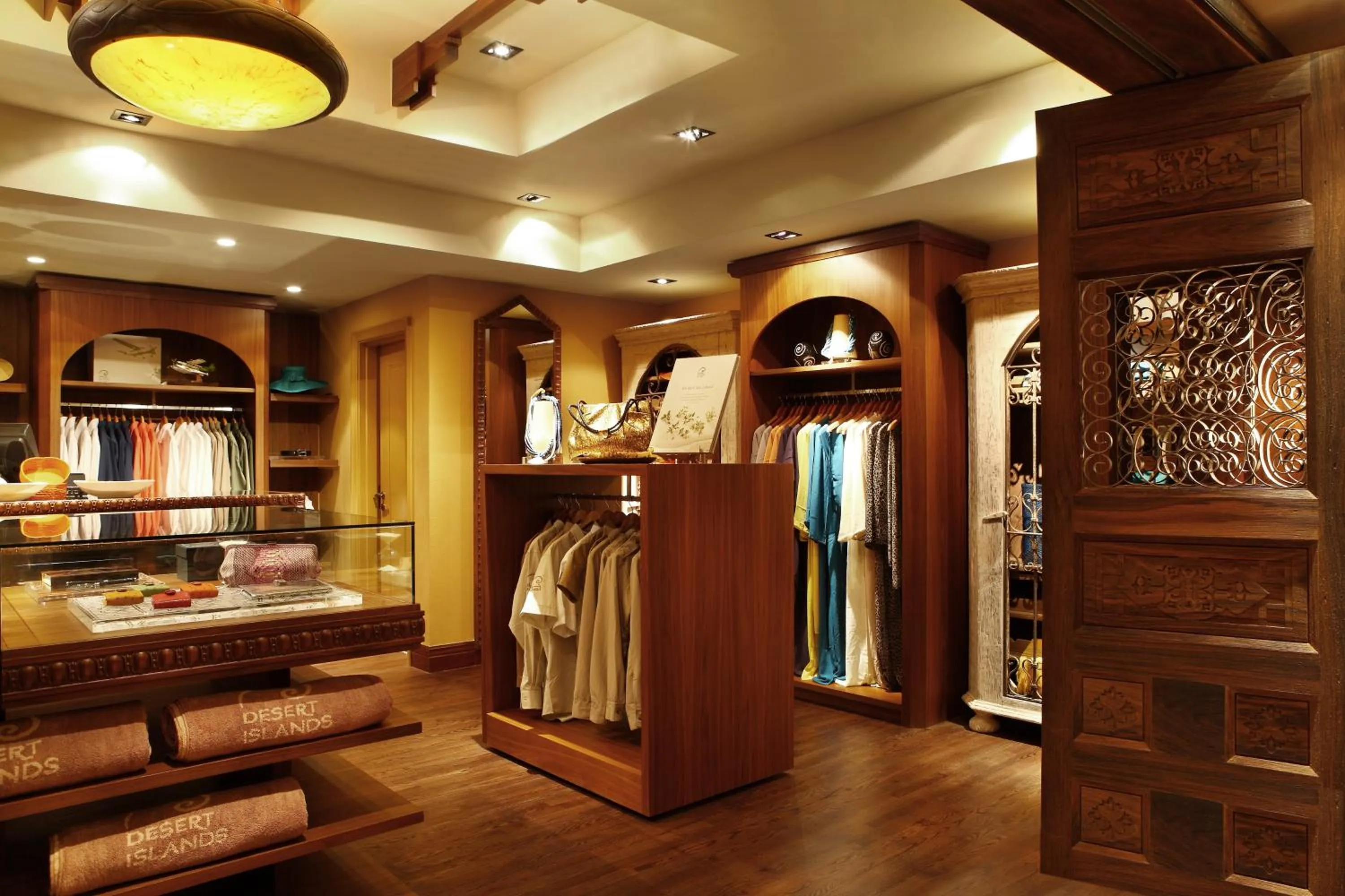 On-site shops in Anantara Desert Islands Resort & Spa