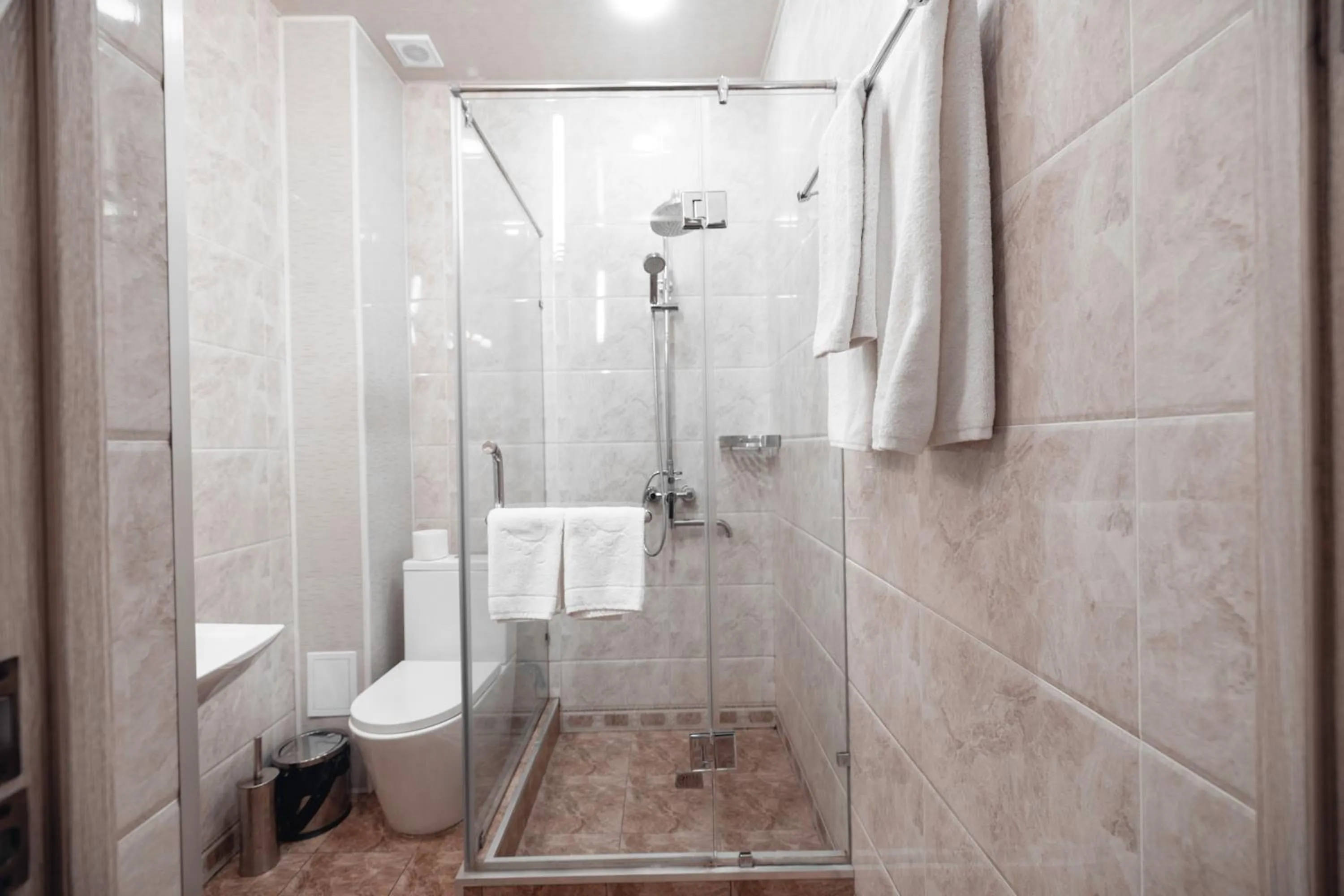 Shower in Art Regency Premium Hotel, Free Airport Shuttle Service