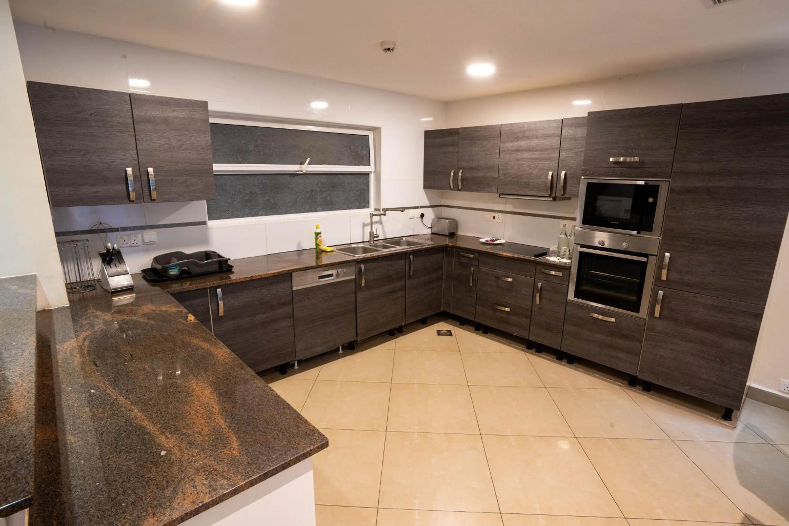 Kitchen or kitchenette in Kilua Residences by CityBlue, Mombasa