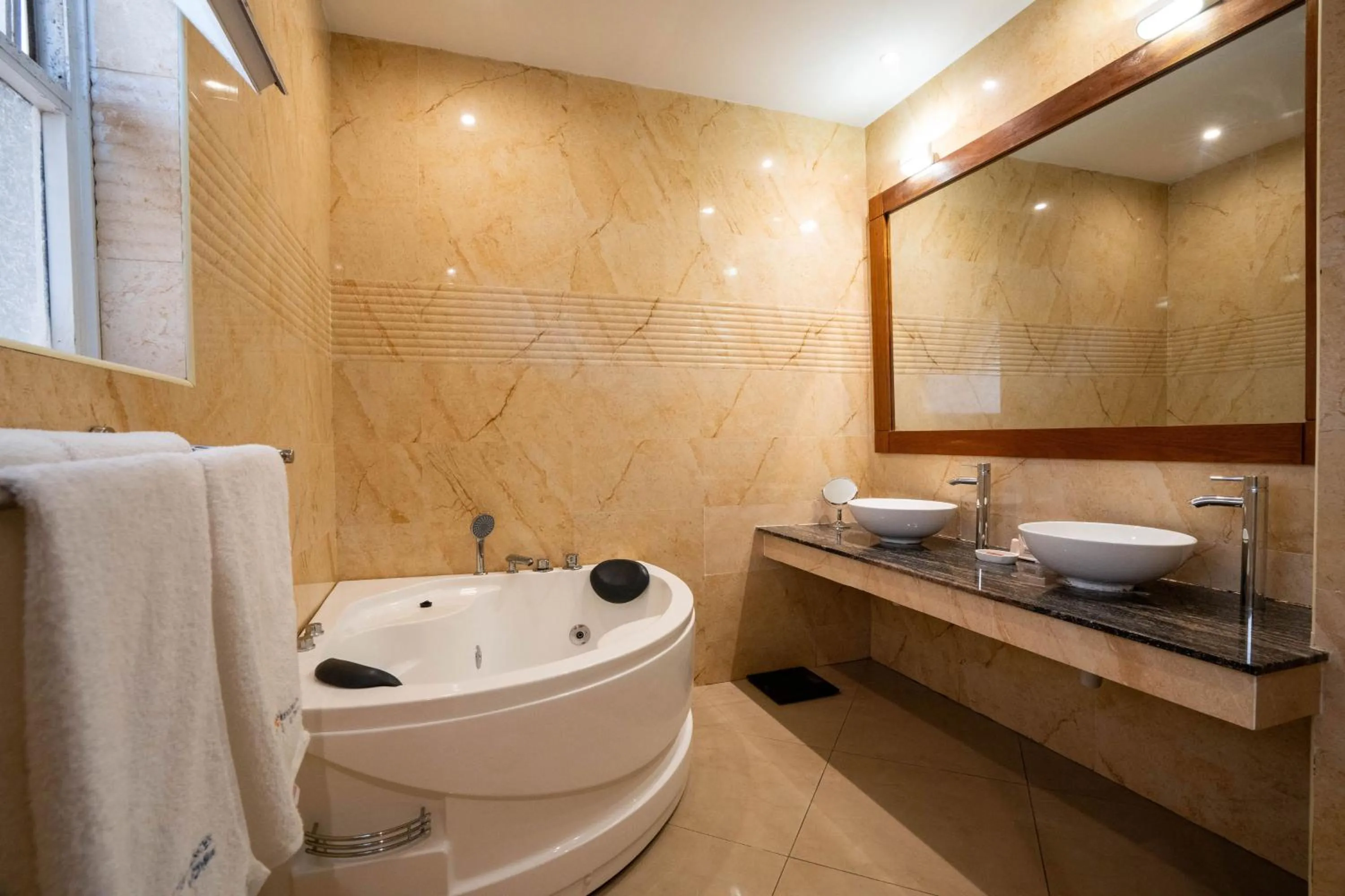 Toilet in Kilua Residences by CityBlue, Mombasa