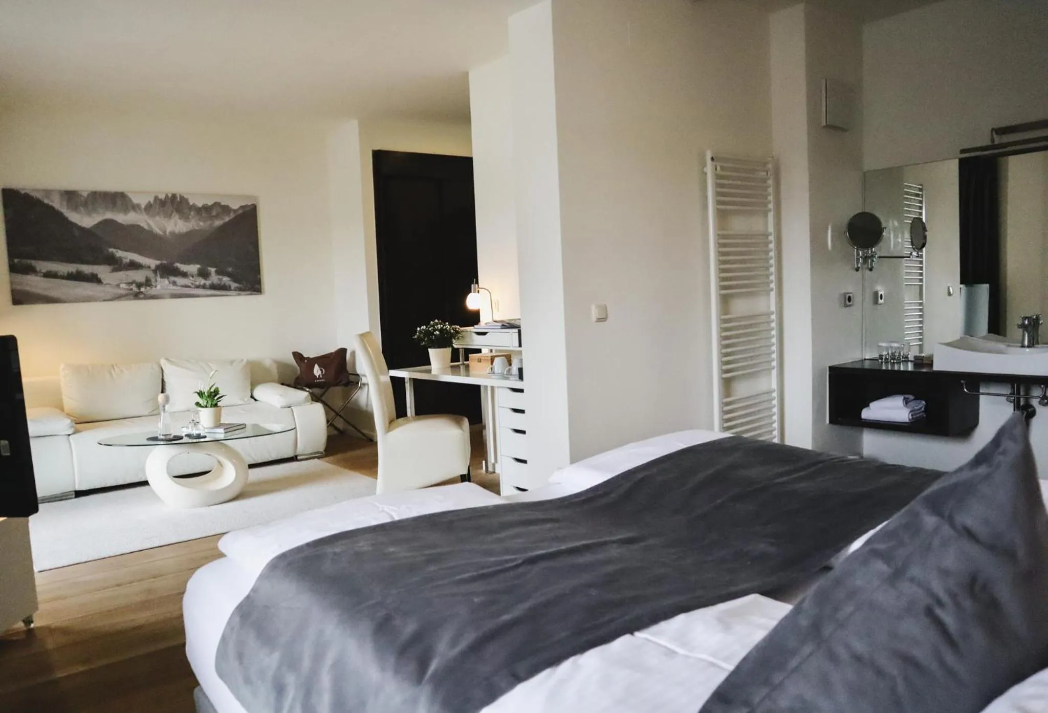 Photo of the whole room, Bed in Das Parkhotel