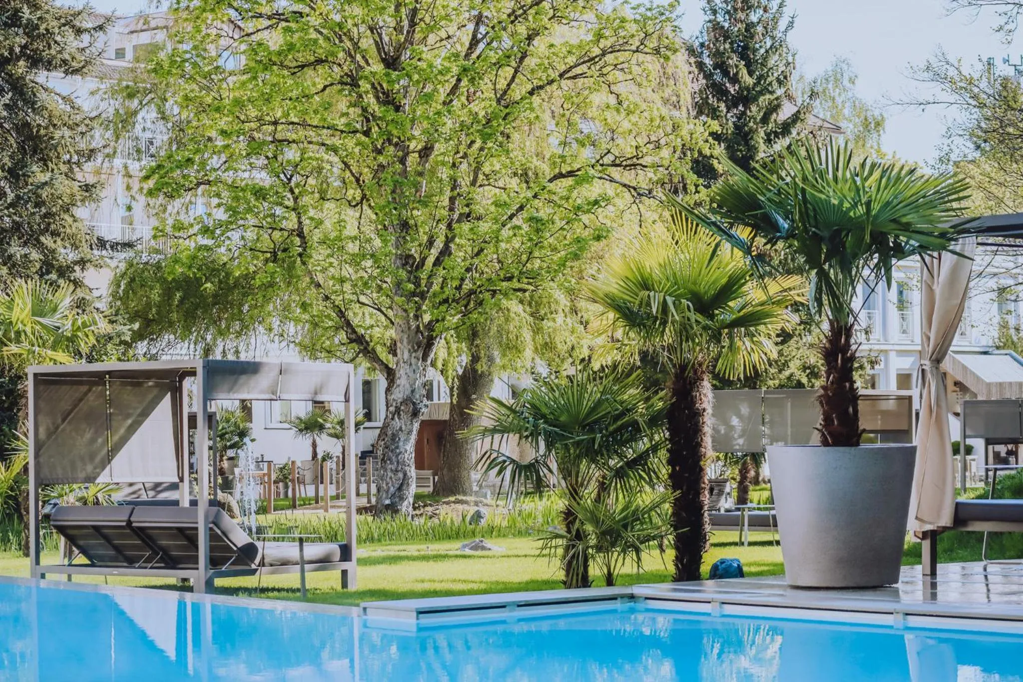 Pool view in Das Parkhotel