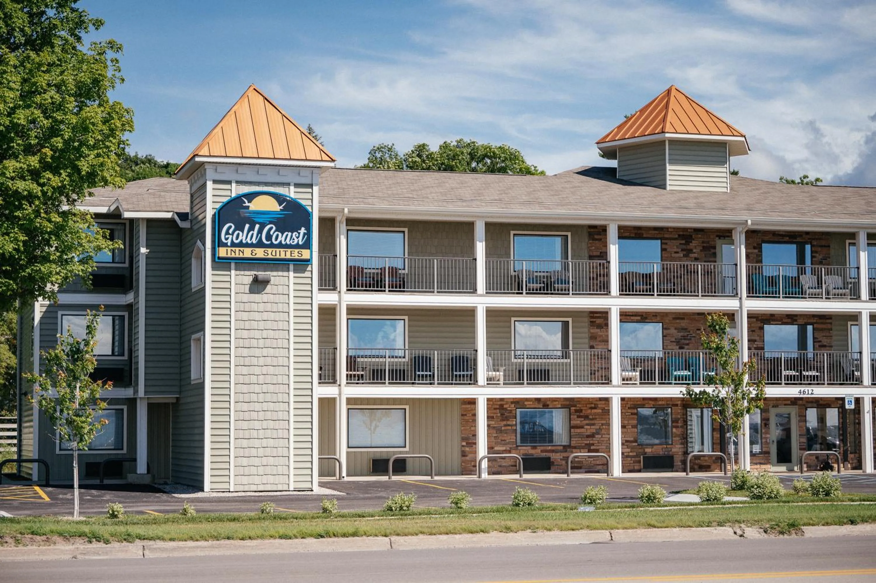 Property building in Kasa Gold Coast Inn Traverse City