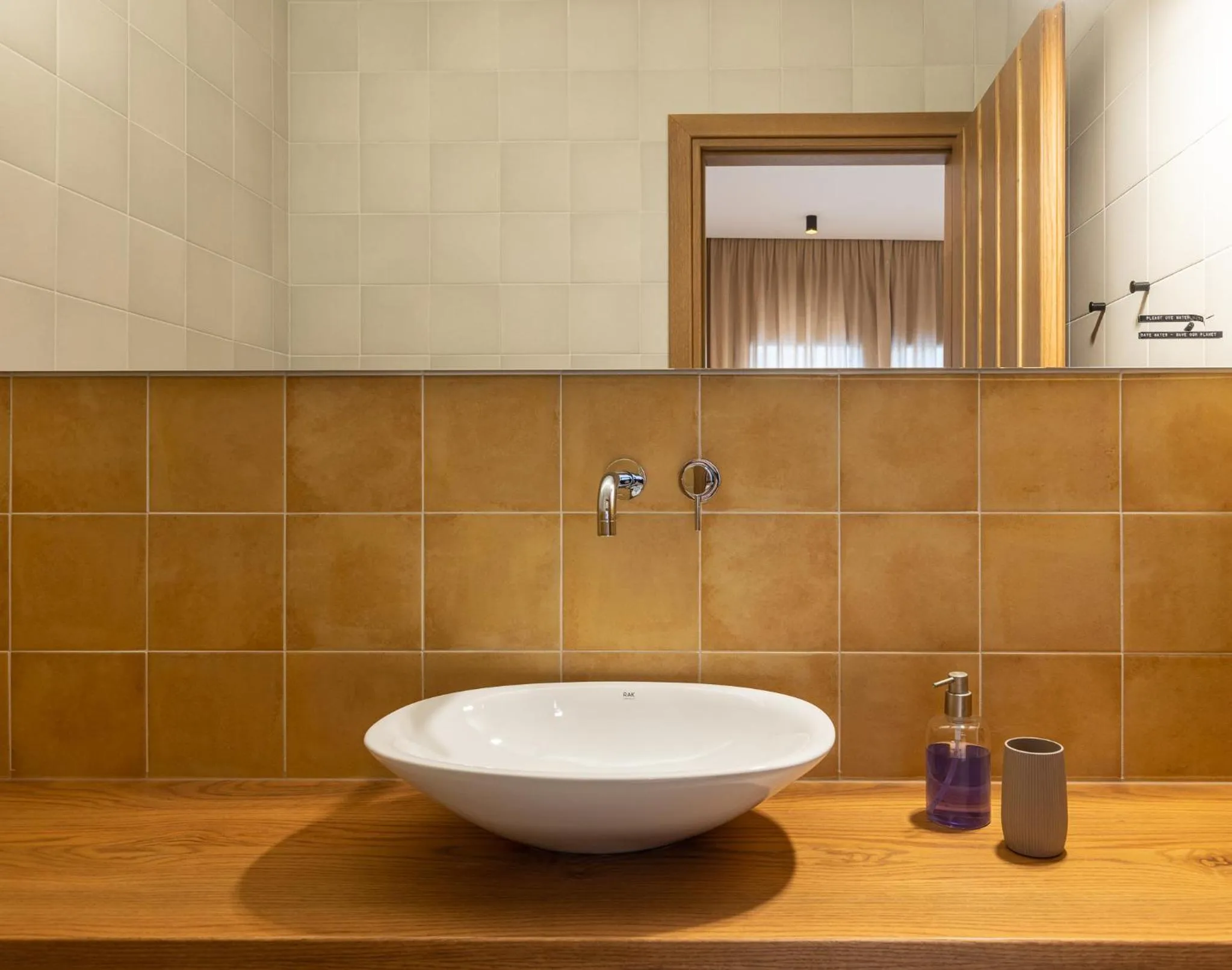 Bathroom in Flâneur