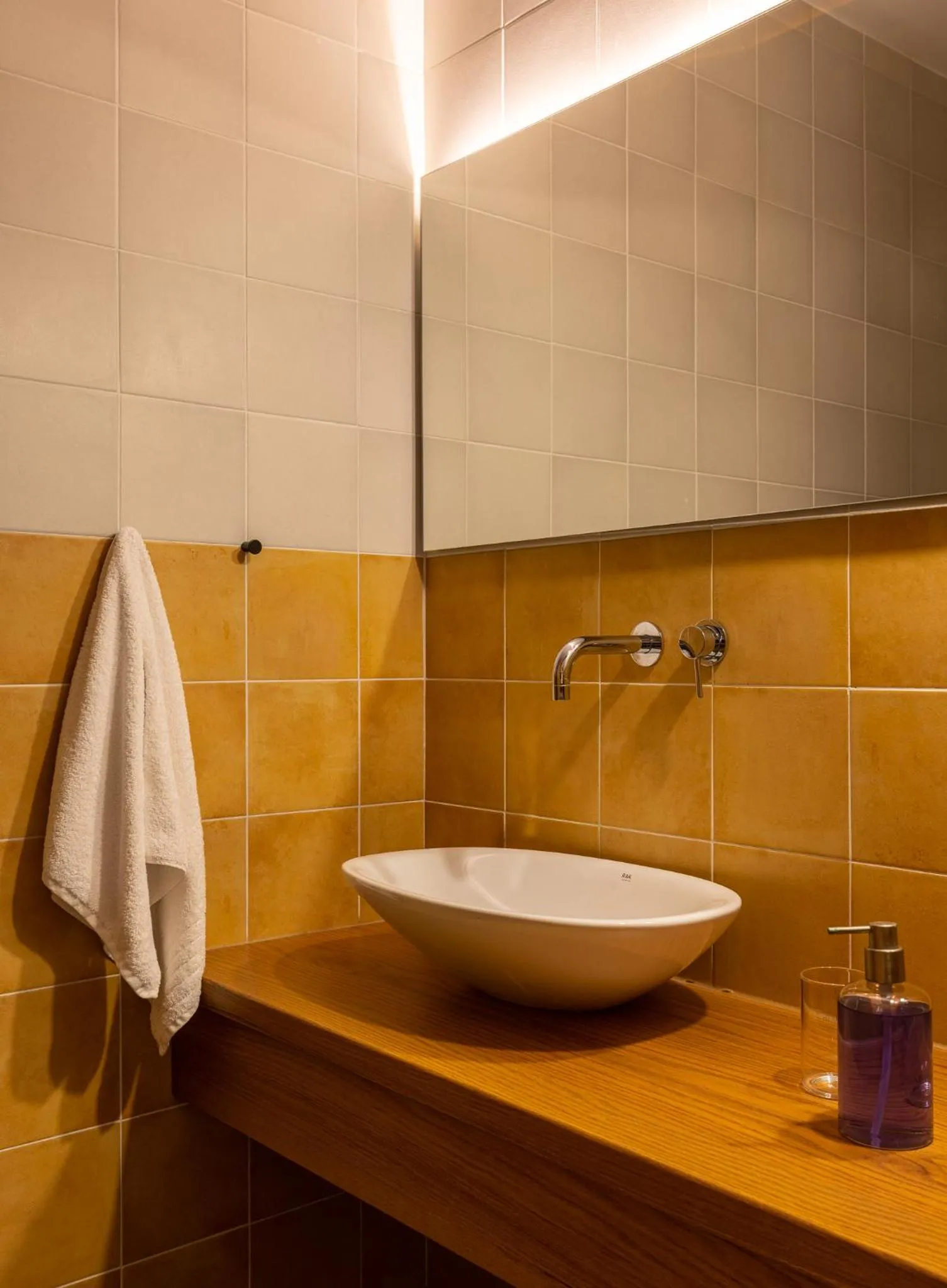 Bathroom in Flâneur