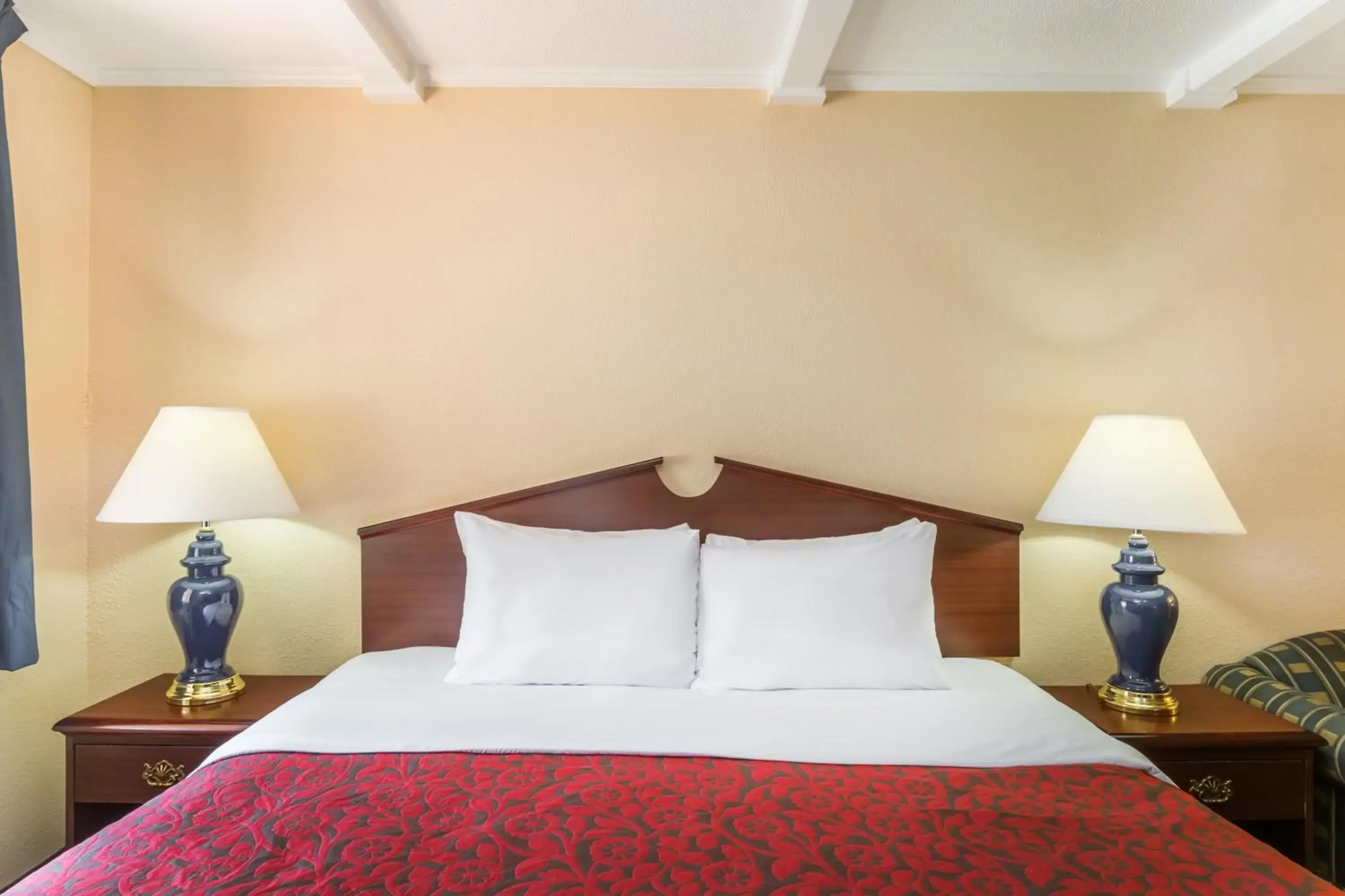 Standard Queen Room in The Inn At Plantation Standard Queen Room in The Inn At Plantation