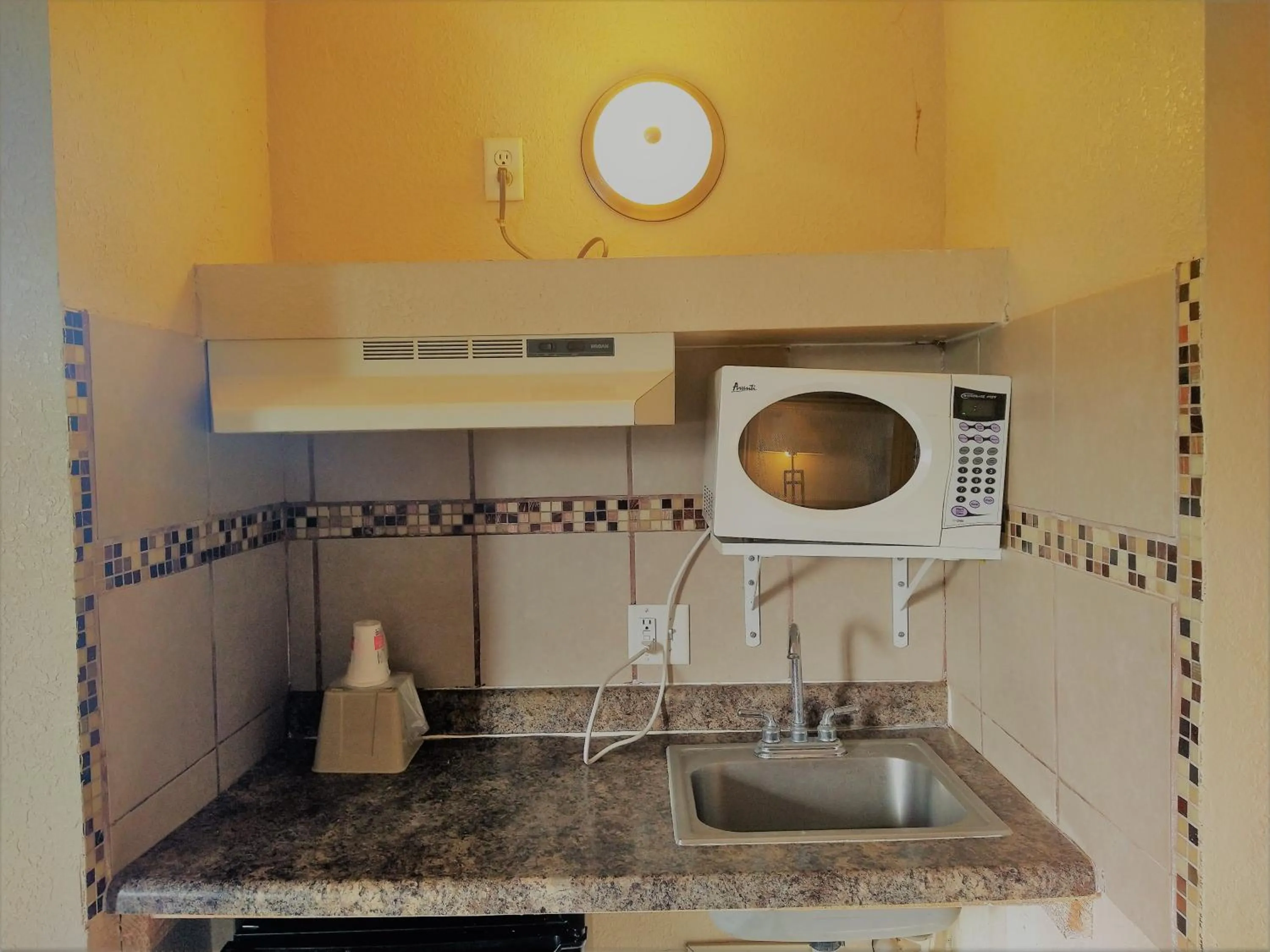 Kitchen or kitchenette in Grandview Plaza Inn