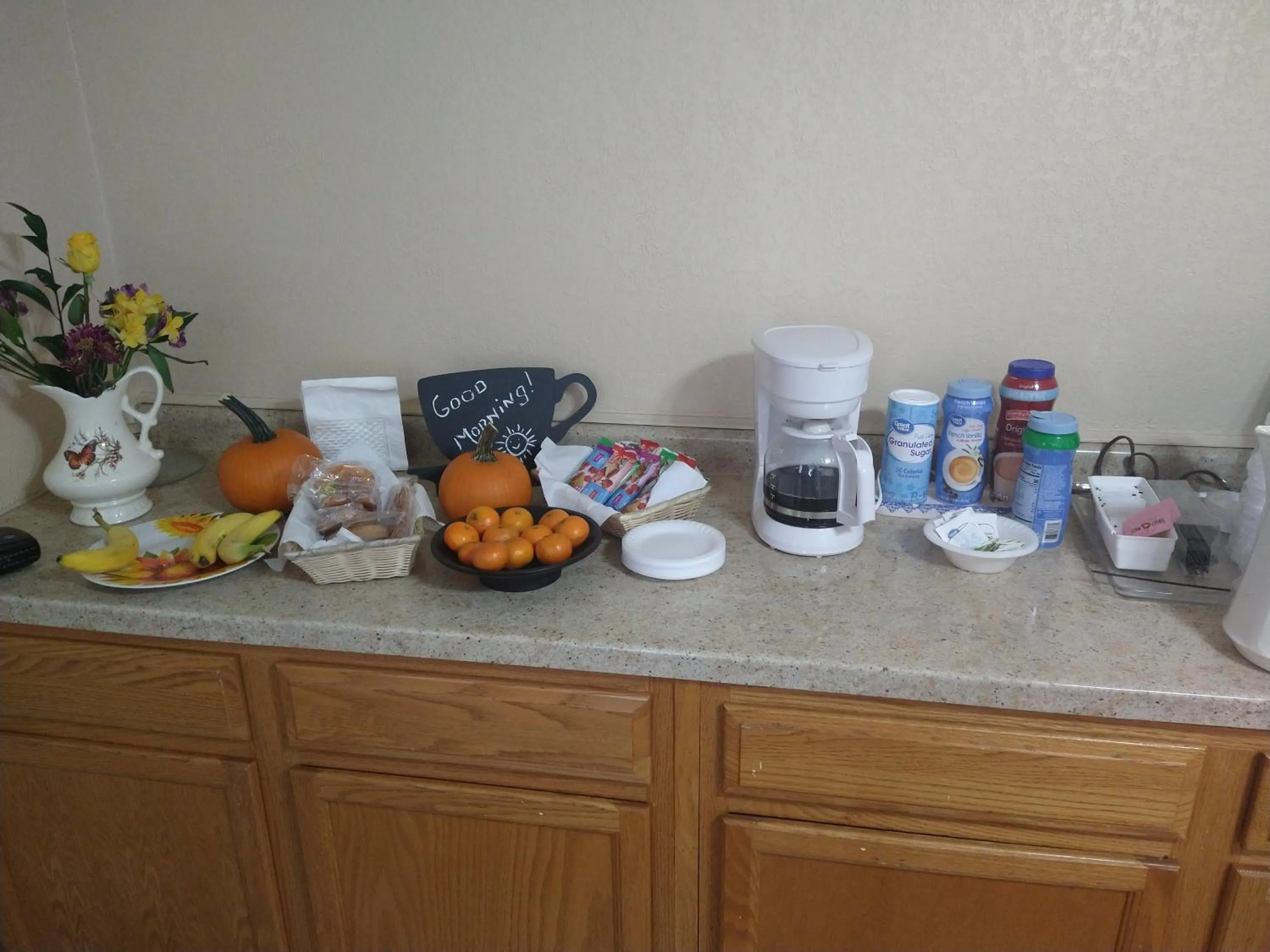 Breakfast in Grandview Plaza Inn