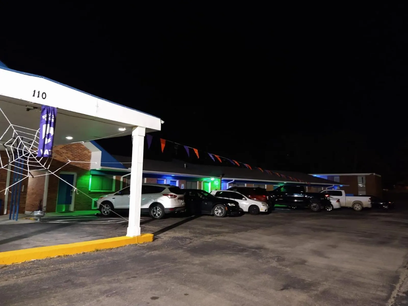 Parking in Grandview Plaza Inn