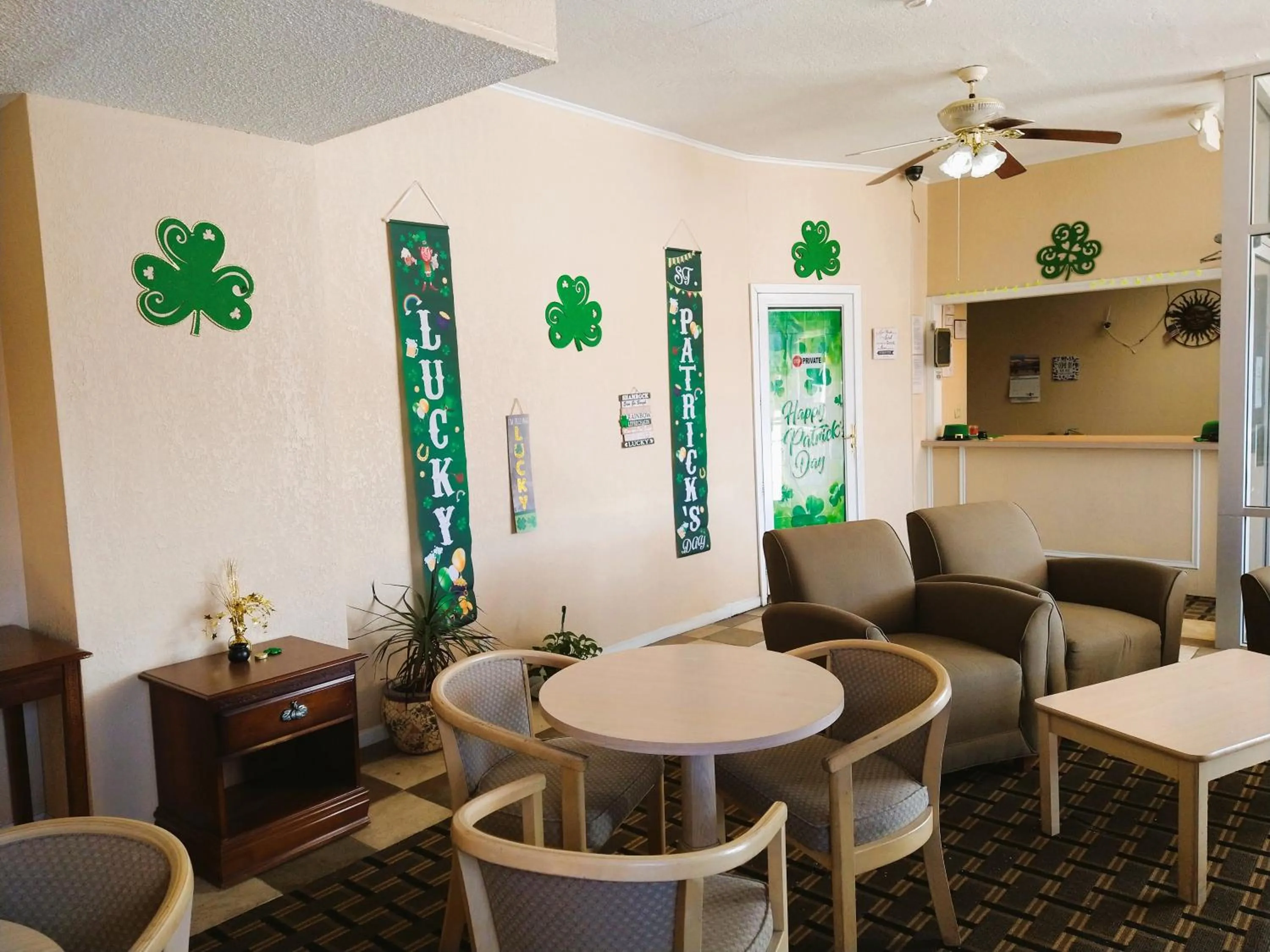 Seating area in Grandview Plaza Inn