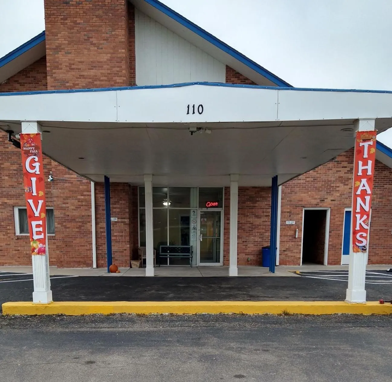 Facade/entrance in Grandview Plaza Inn