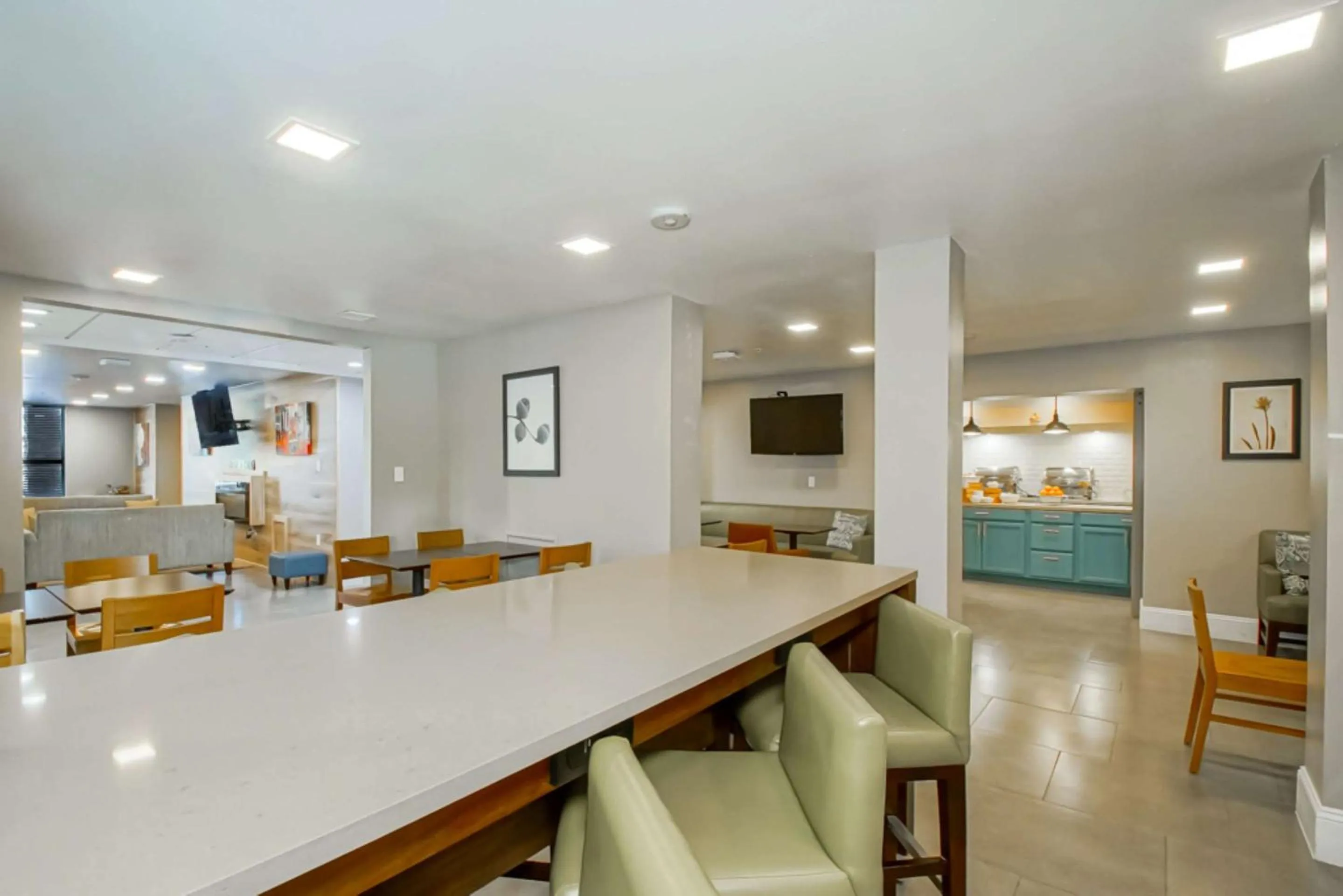 Breakfast in Country Inn & Suites by Radisson, New Orleans I-10 East, LA