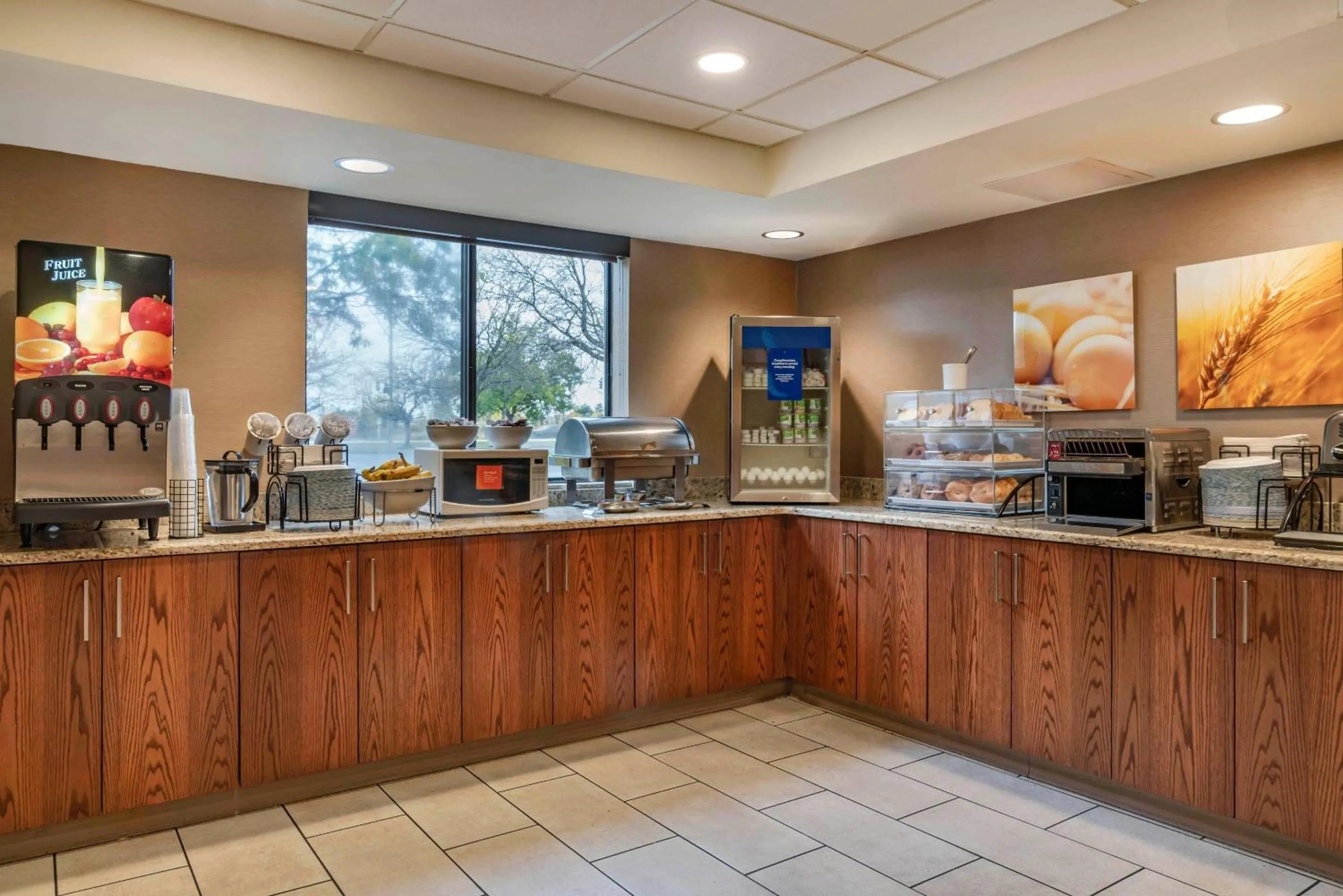 Breakfast in Comfort Inn University