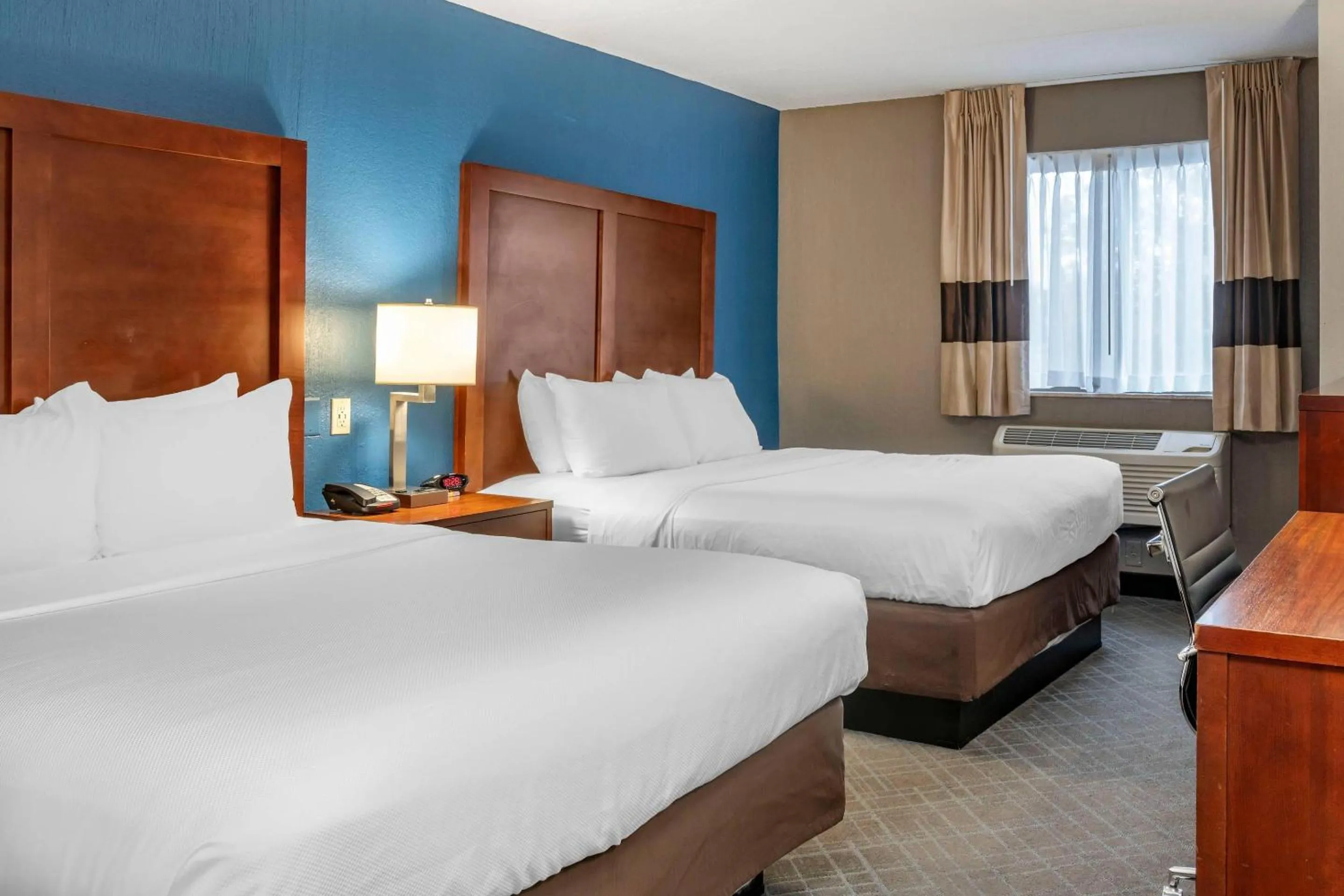 Bedroom, Bed in Comfort Inn University