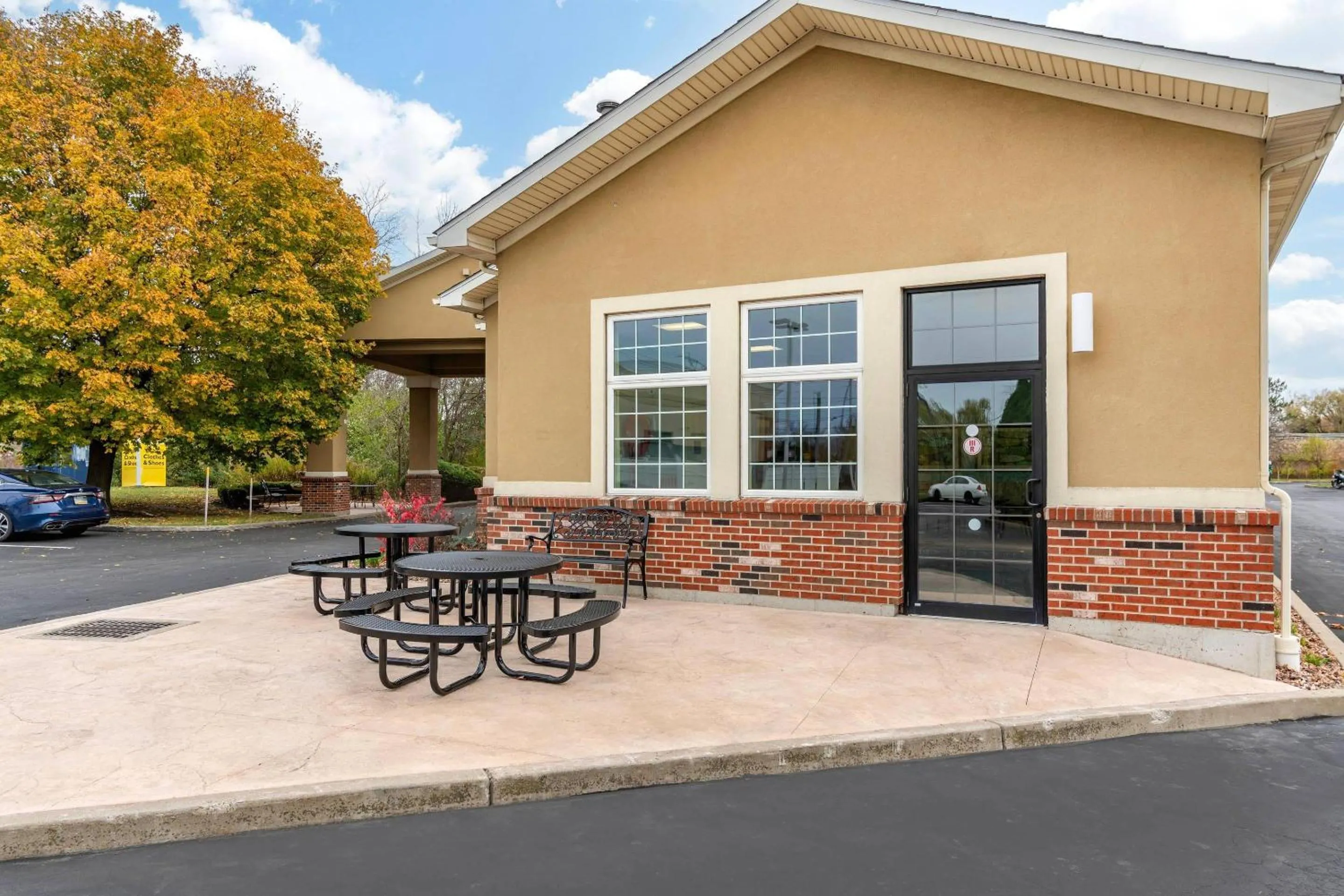 Property building in Comfort Inn University