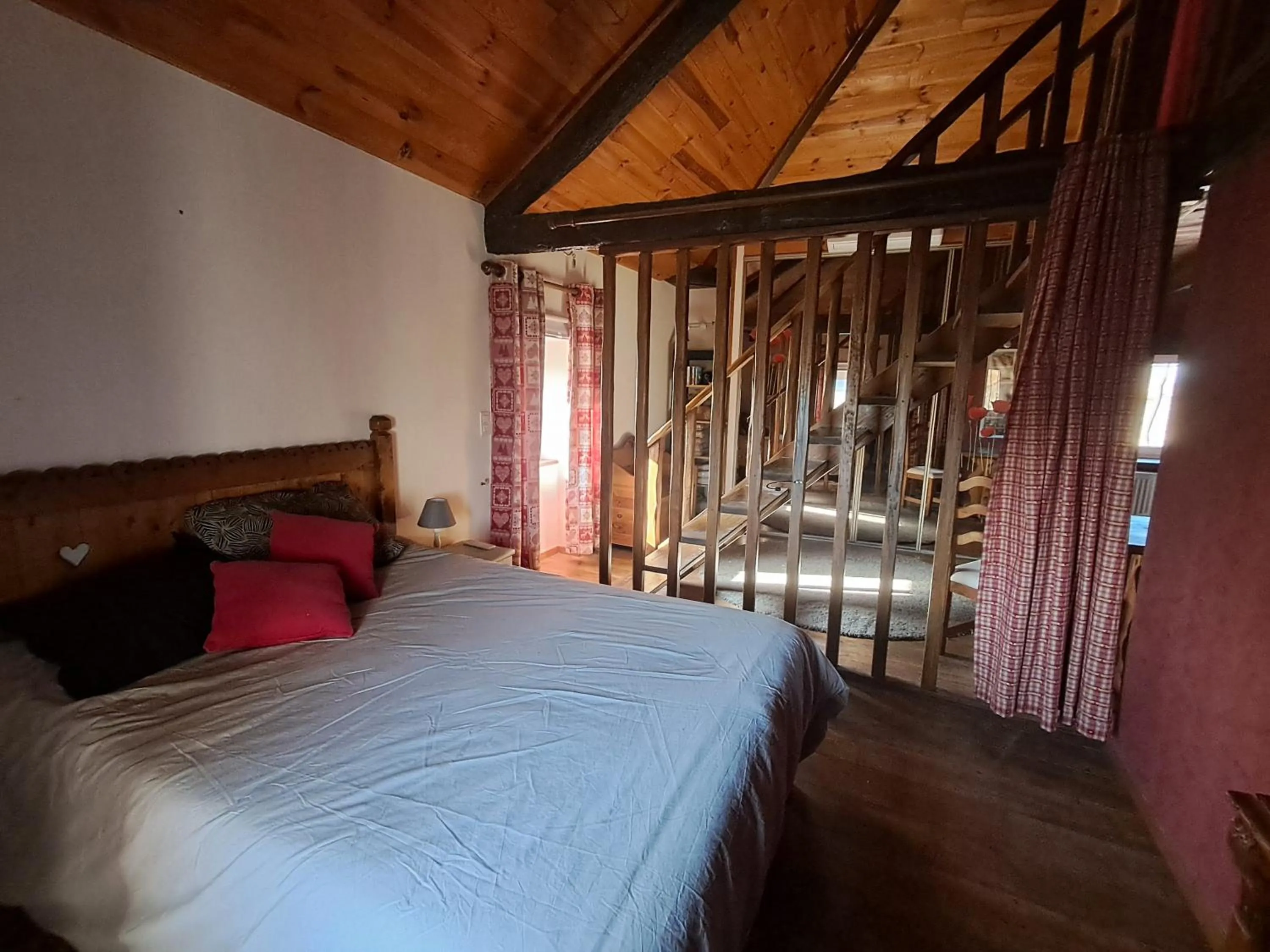 Bedroom, Bed in La maison de Maria