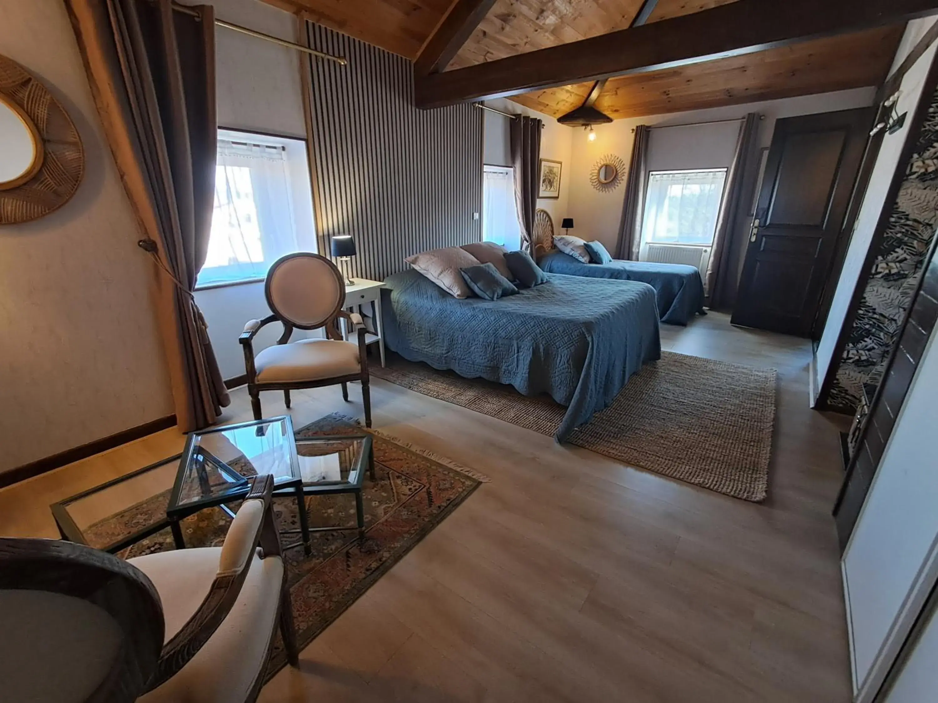 Triple Room with Private Bathroom in La maison de Maria Triple Room with Private Bathroom in La maison de Maria