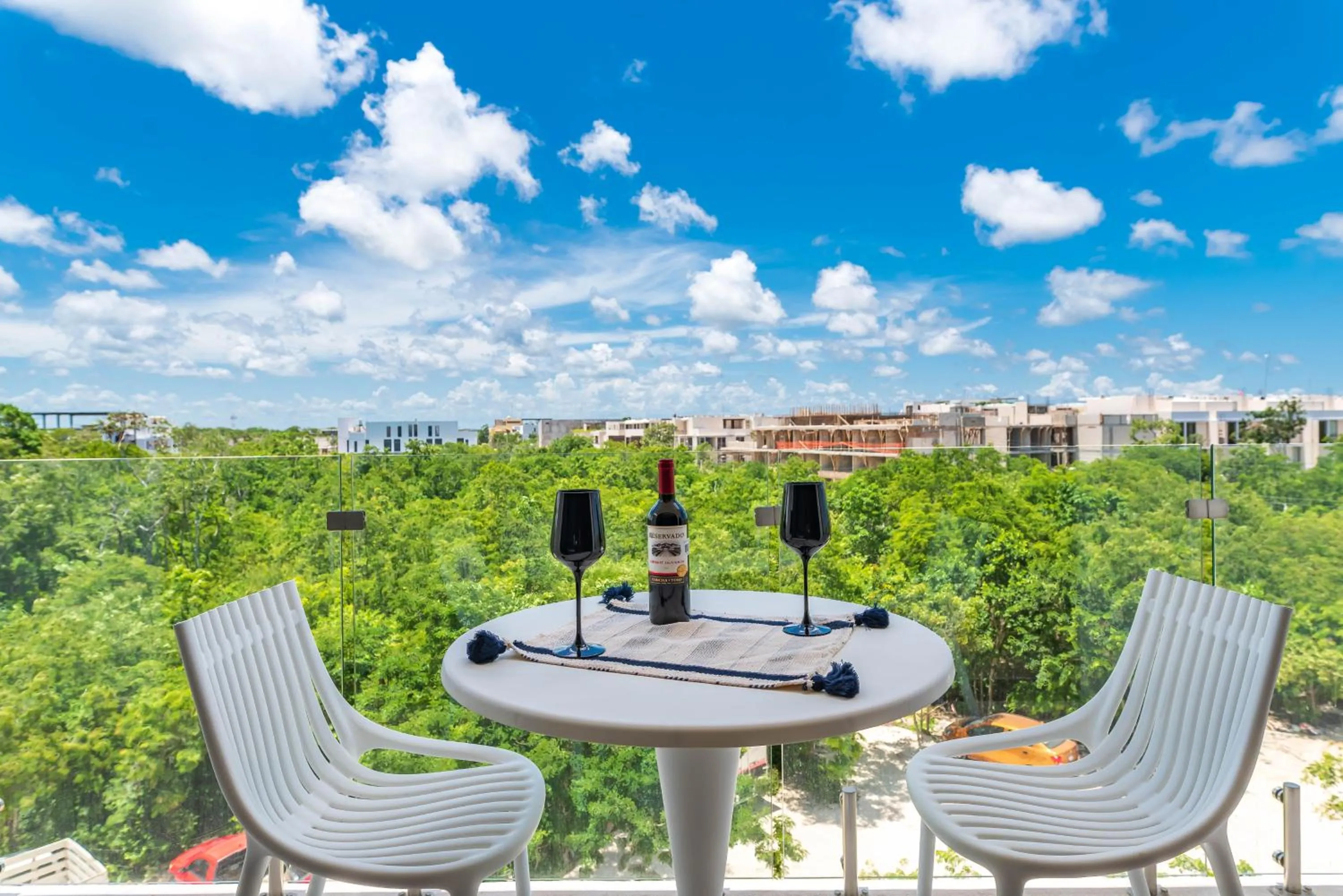 Balcony/Terrace in Central Park Lagunas by Sandy Powerful