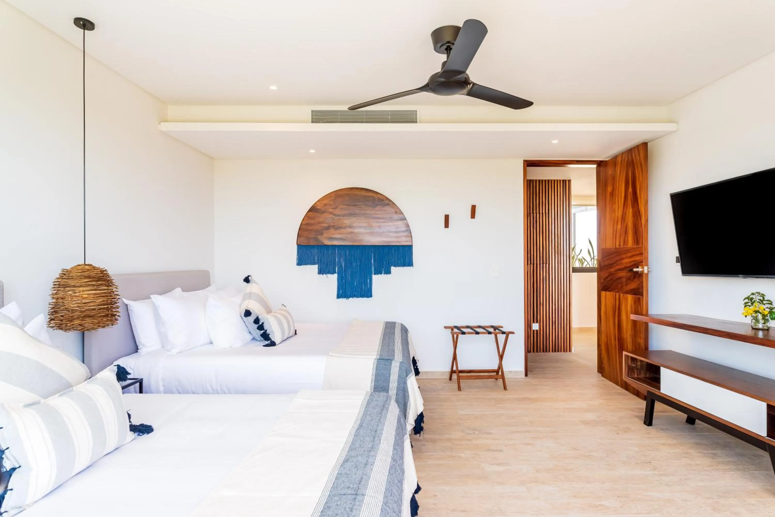 Bedroom, Bed in Central Park Lagunas by Sandy Powerful