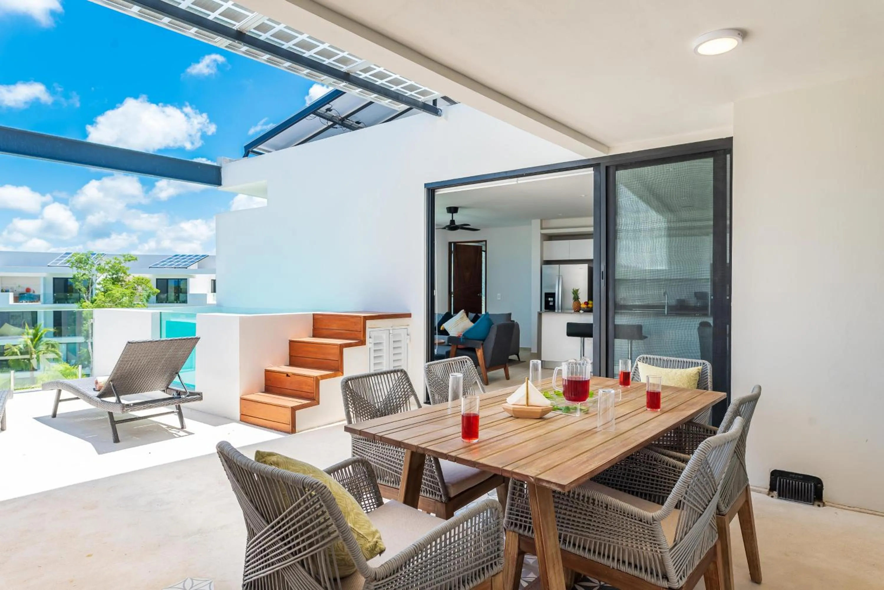 Balcony/Terrace in Central Park Lagunas by Sandy Powerful