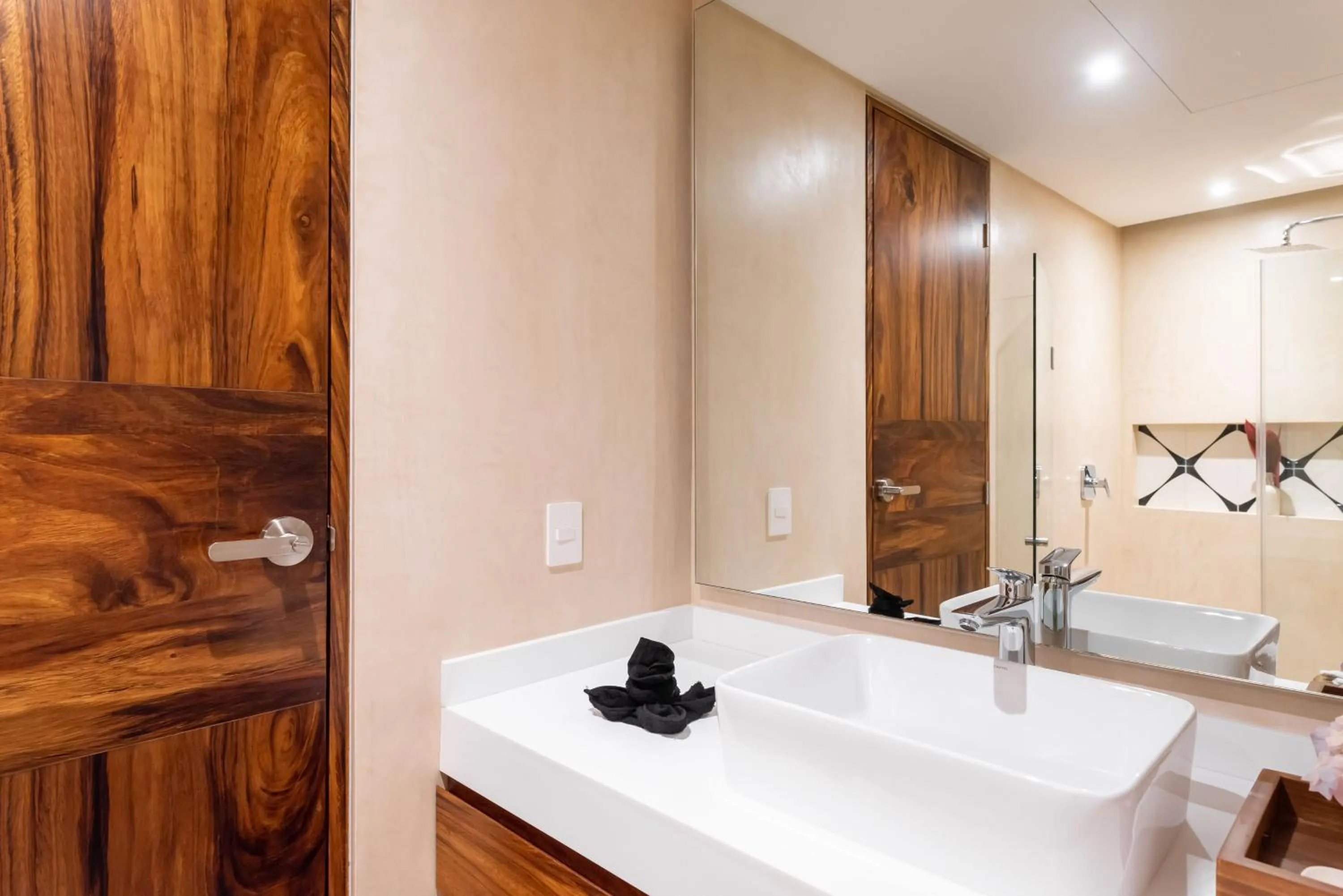 Bathroom in Central Park Lagunas by Sandy Powerful