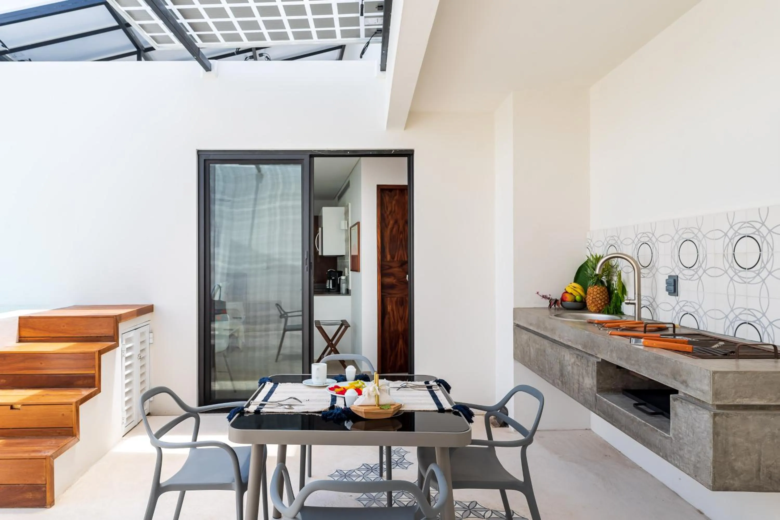 Balcony/Terrace in Central Park Lagunas by Sandy Powerful