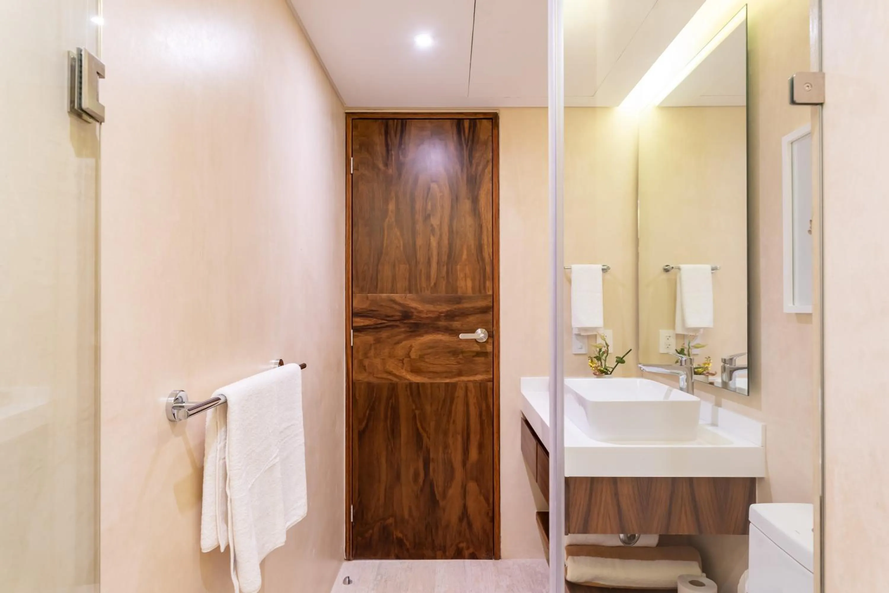 Bathroom in Central Park Lagunas by Sandy Powerful