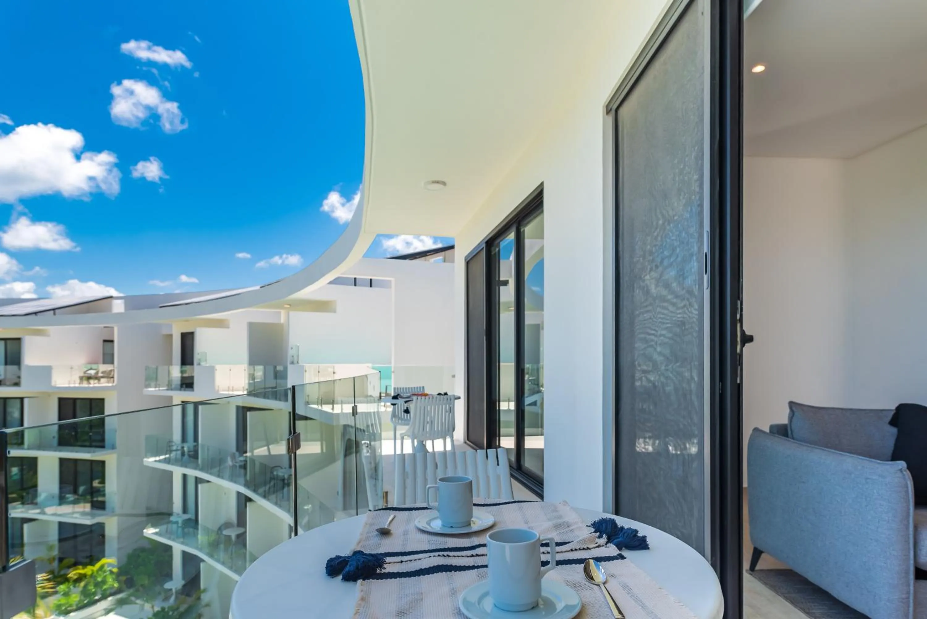 Balcony/Terrace in Central Park Lagunas by Sandy Powerful