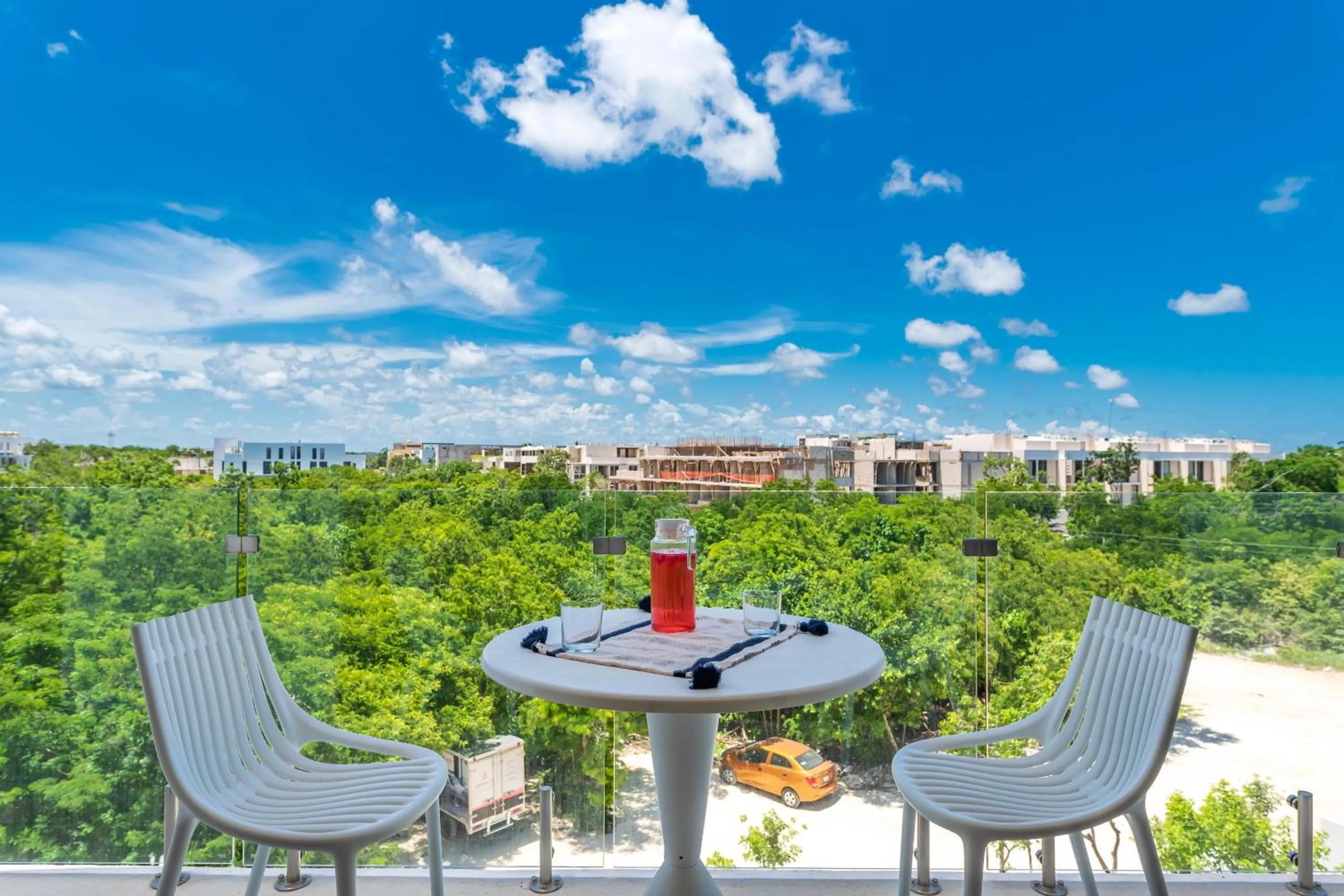 Balcony/Terrace in Central Park Lagunas by Sandy Powerful