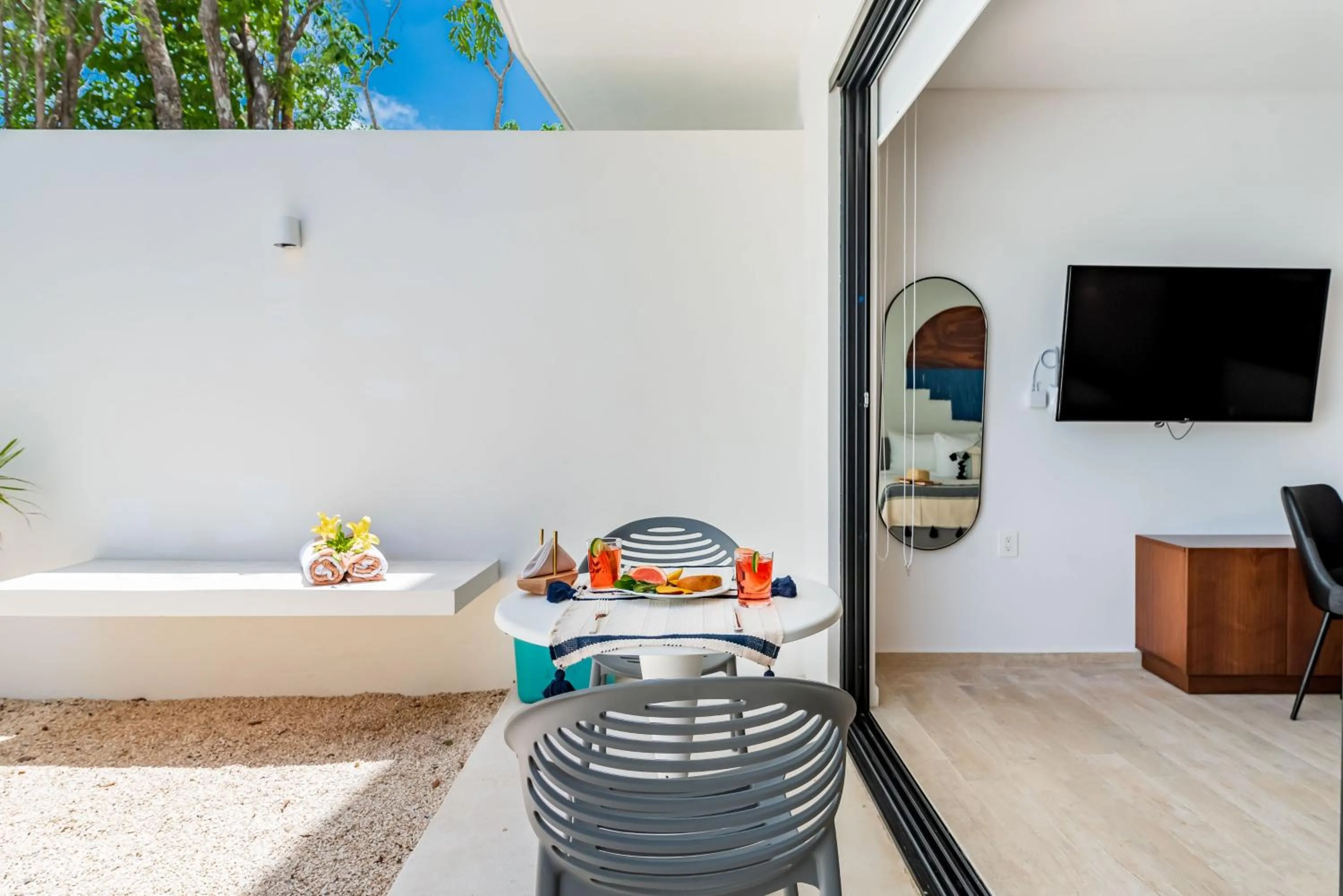 Living room in Central Park Lagunas by Sandy Powerful