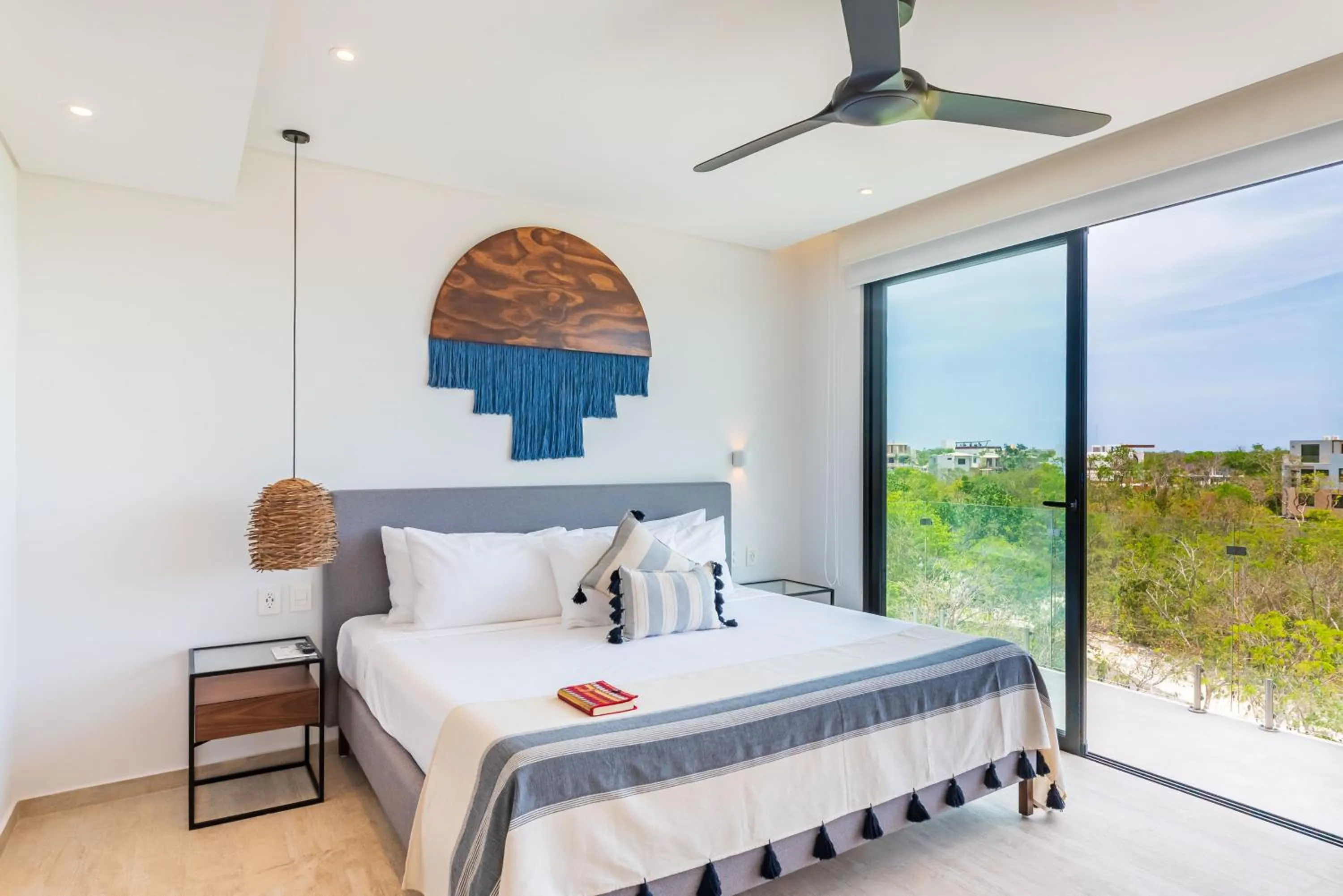 Bedroom, Bed in Central Park Lagunas by Sandy Powerful