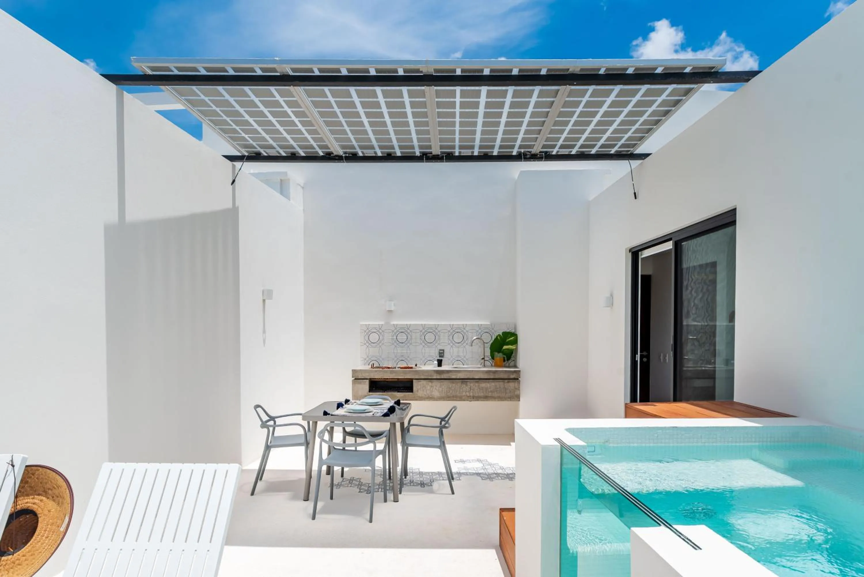 Swimming pool in Central Park Lagunas by Sandy Powerful