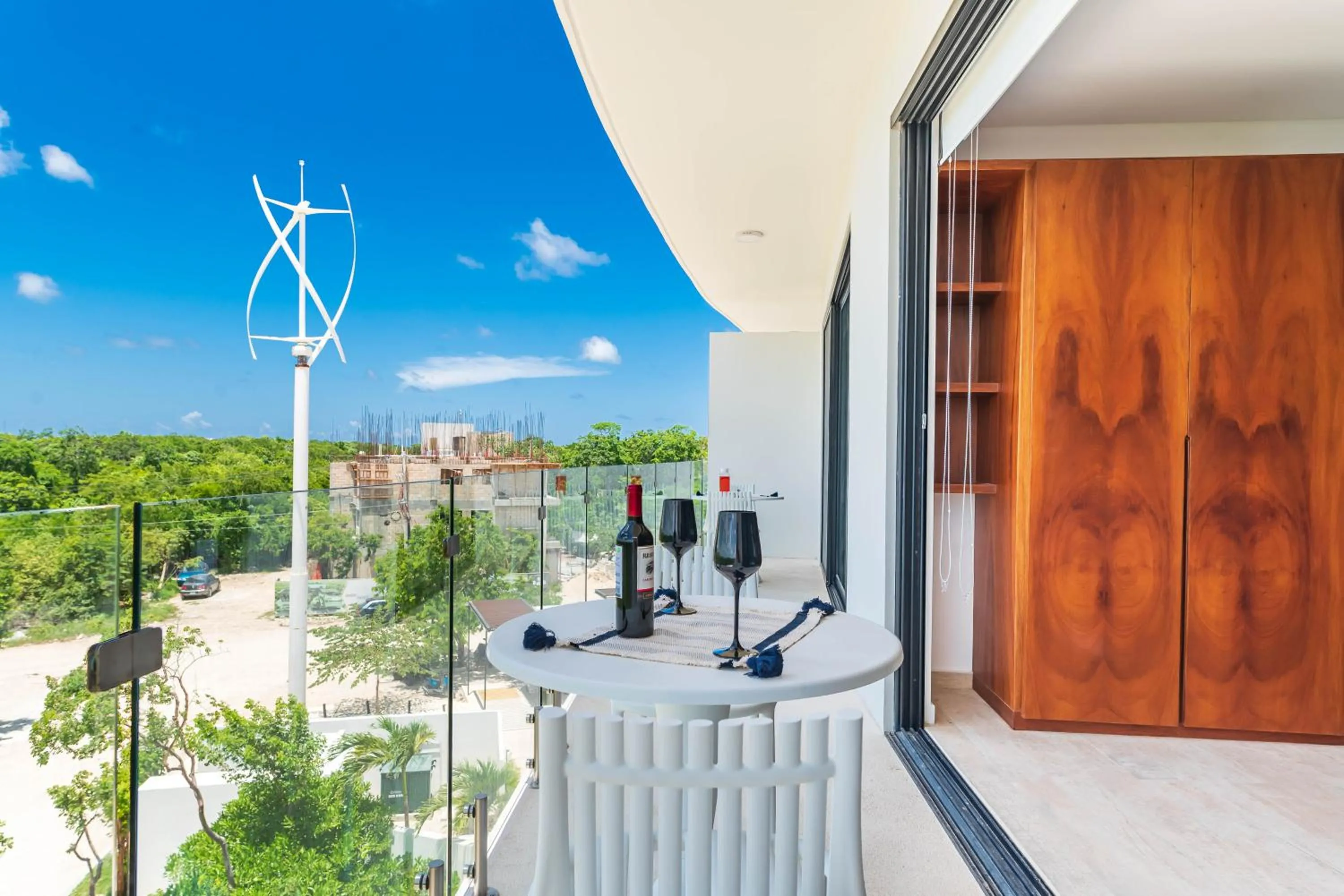 Balcony/Terrace in Central Park Lagunas by Sandy Powerful