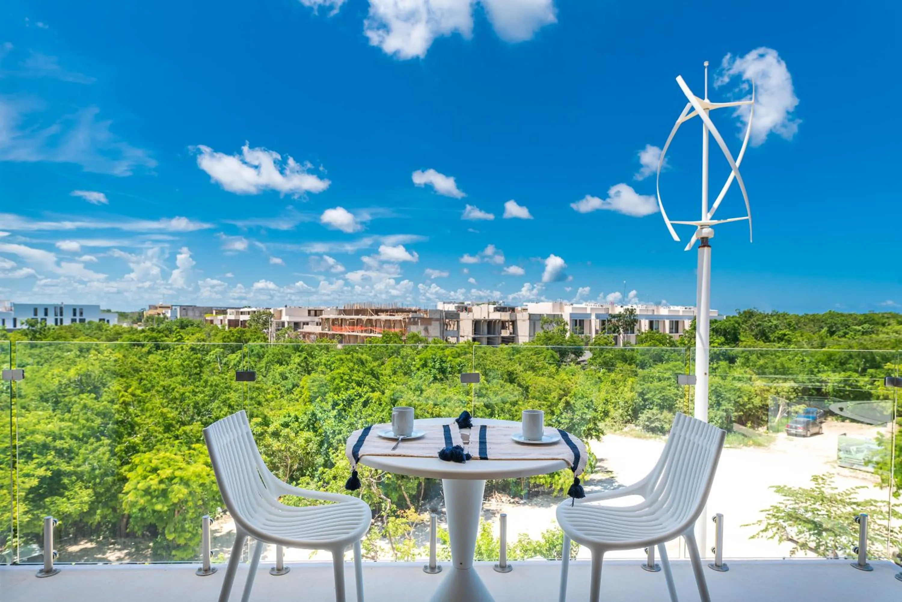 Balcony/Terrace in Central Park Lagunas by Sandy Powerful