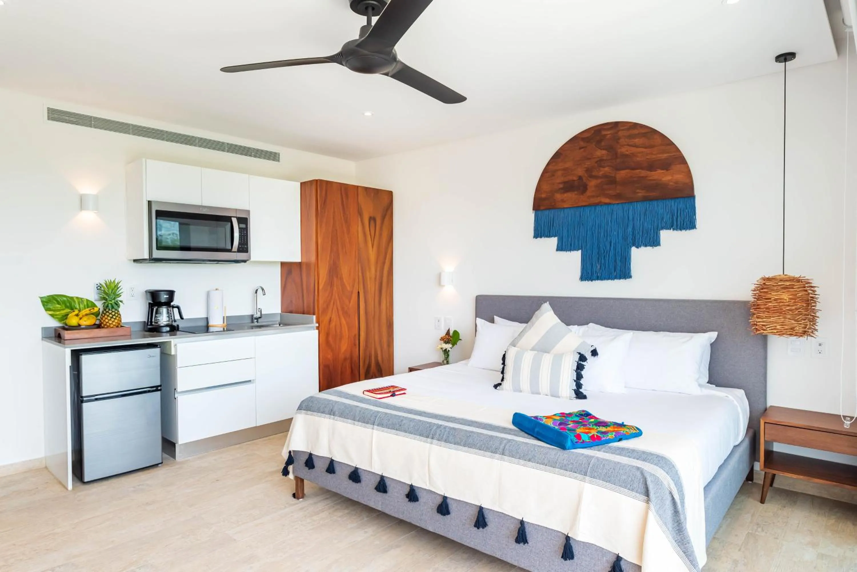 Bedroom, Bed in Central Park Lagunas by Sandy Powerful