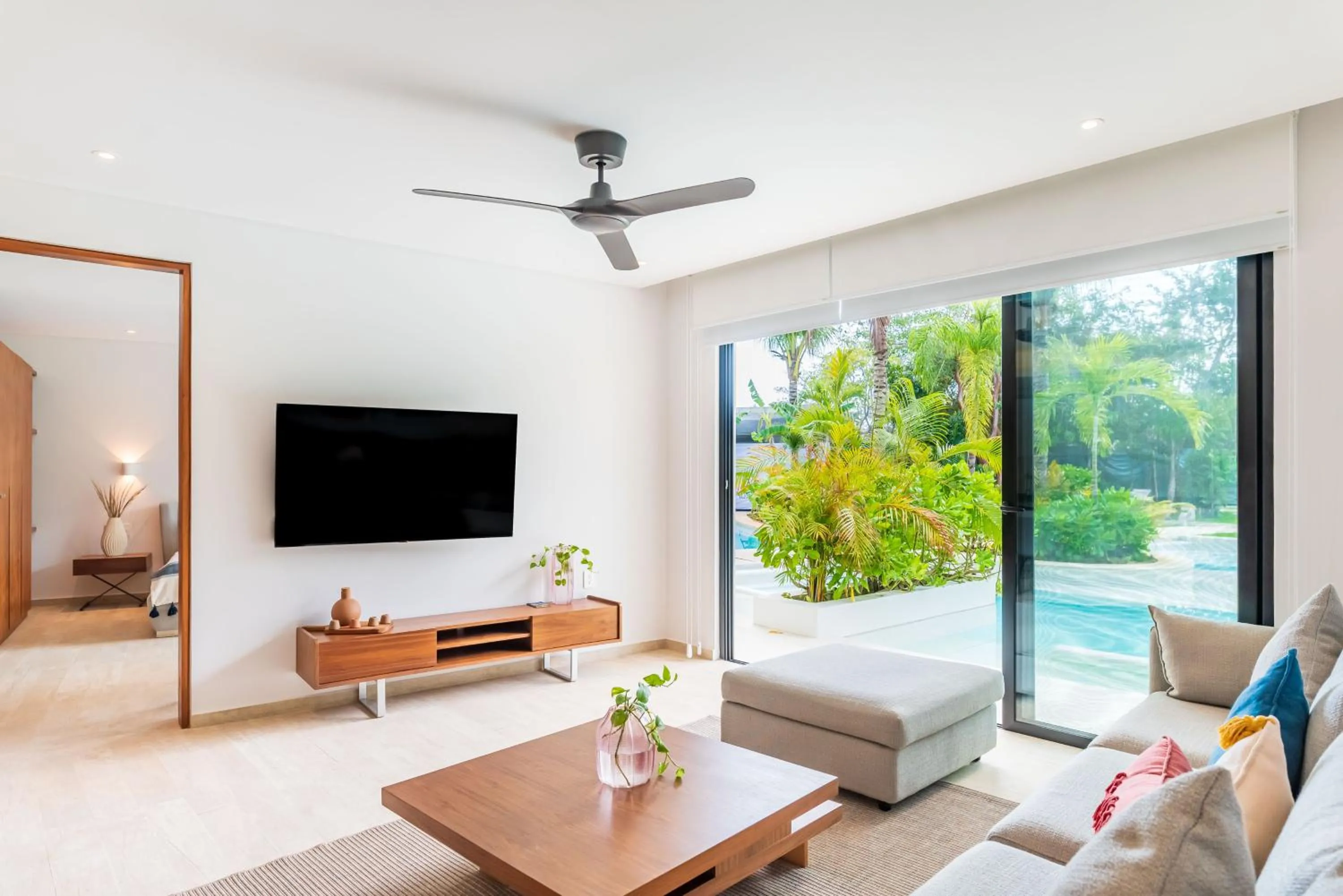 Living room in Central Park Lagunas by Sandy Powerful