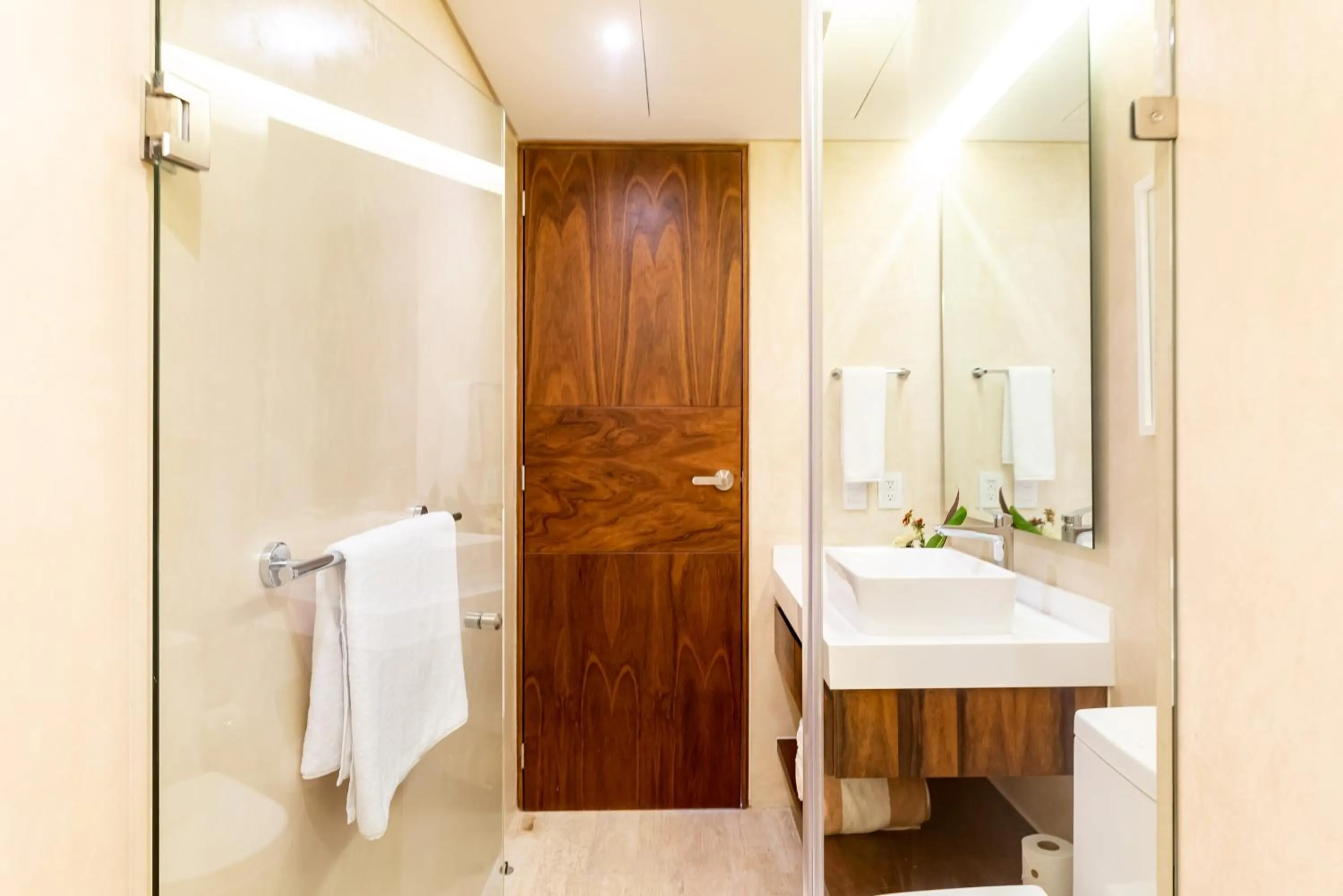 Bathroom in Central Park Lagunas by Sandy Powerful