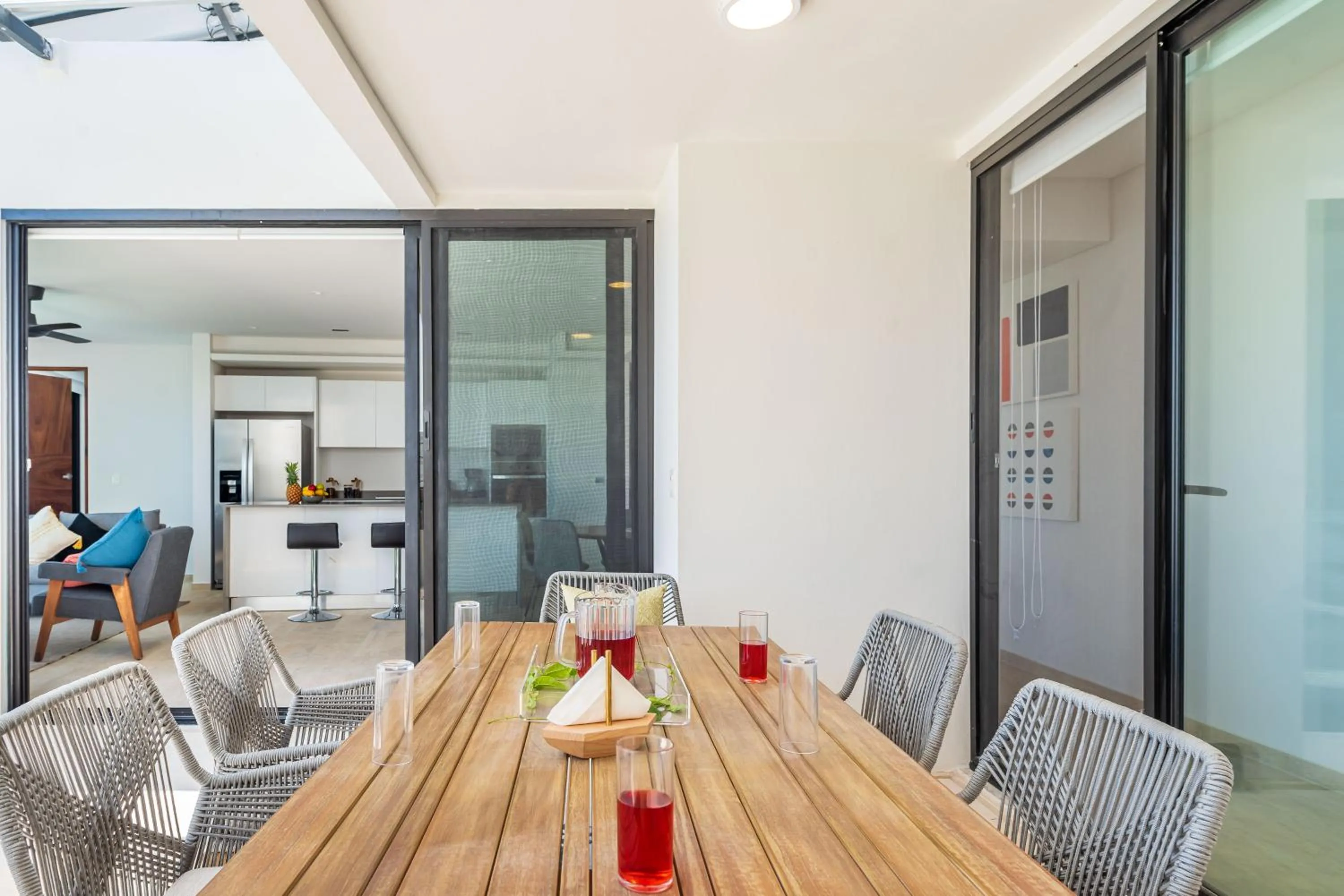 Dining area in Central Park Lagunas by Sandy Powerful