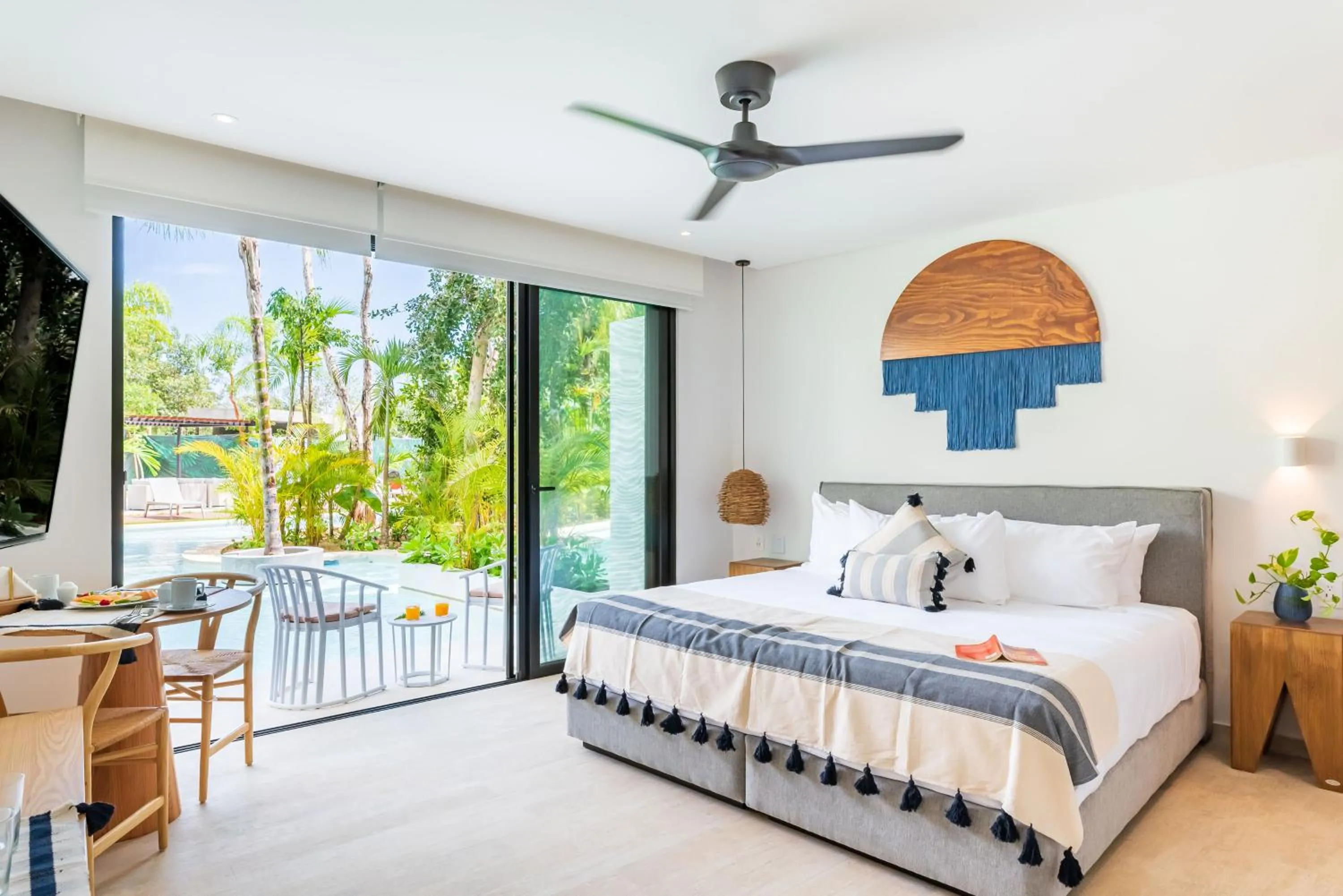 Bedroom, Bed in Central Park Lagunas by Sandy Powerful