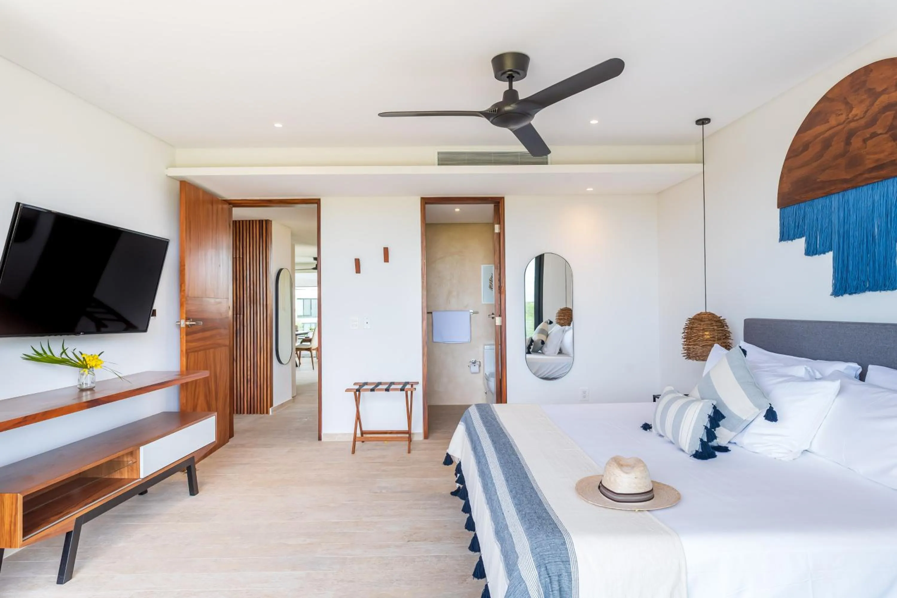 Bedroom, Bed in Central Park Lagunas by Sandy Powerful