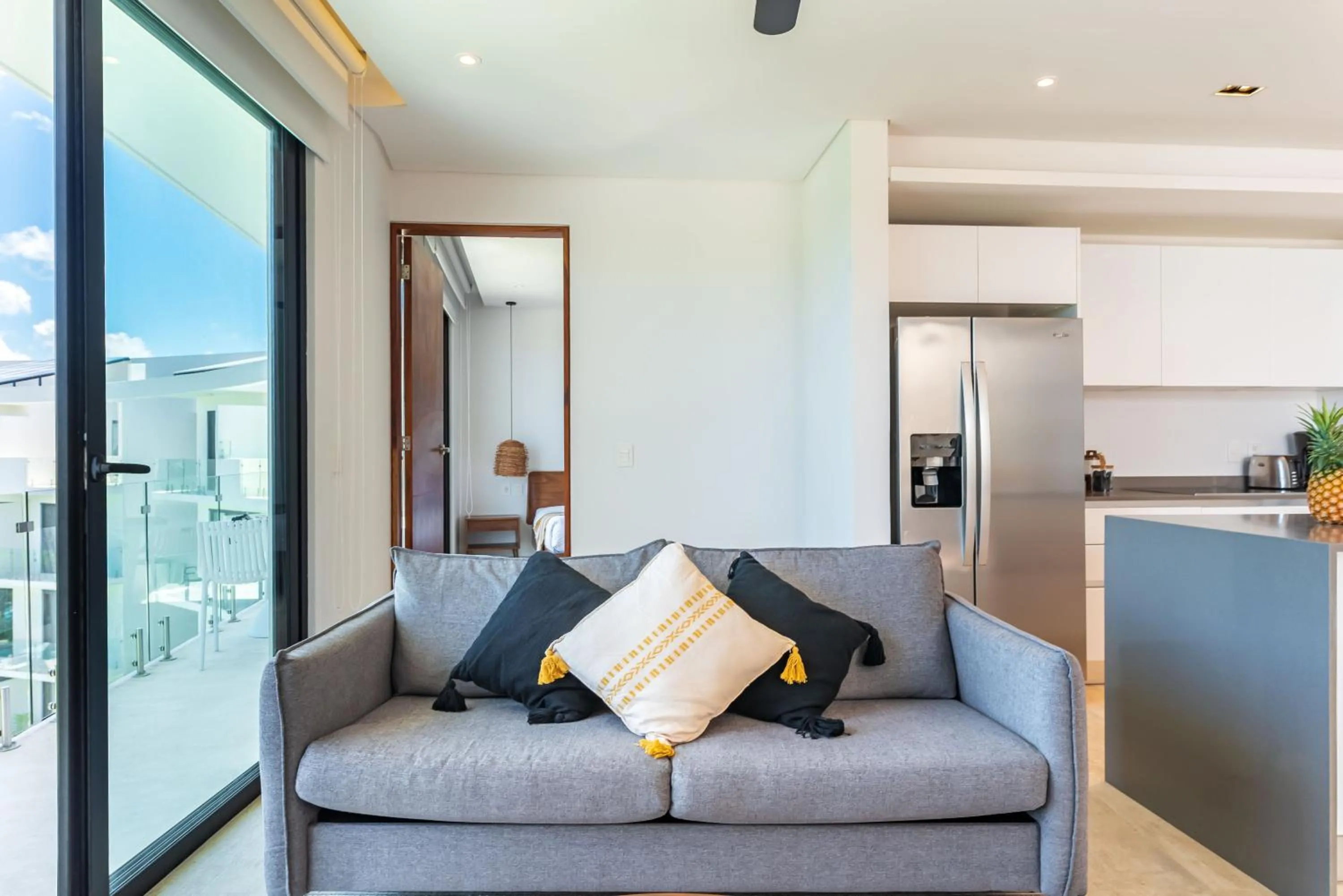 Living room in Central Park Lagunas by Sandy Powerful