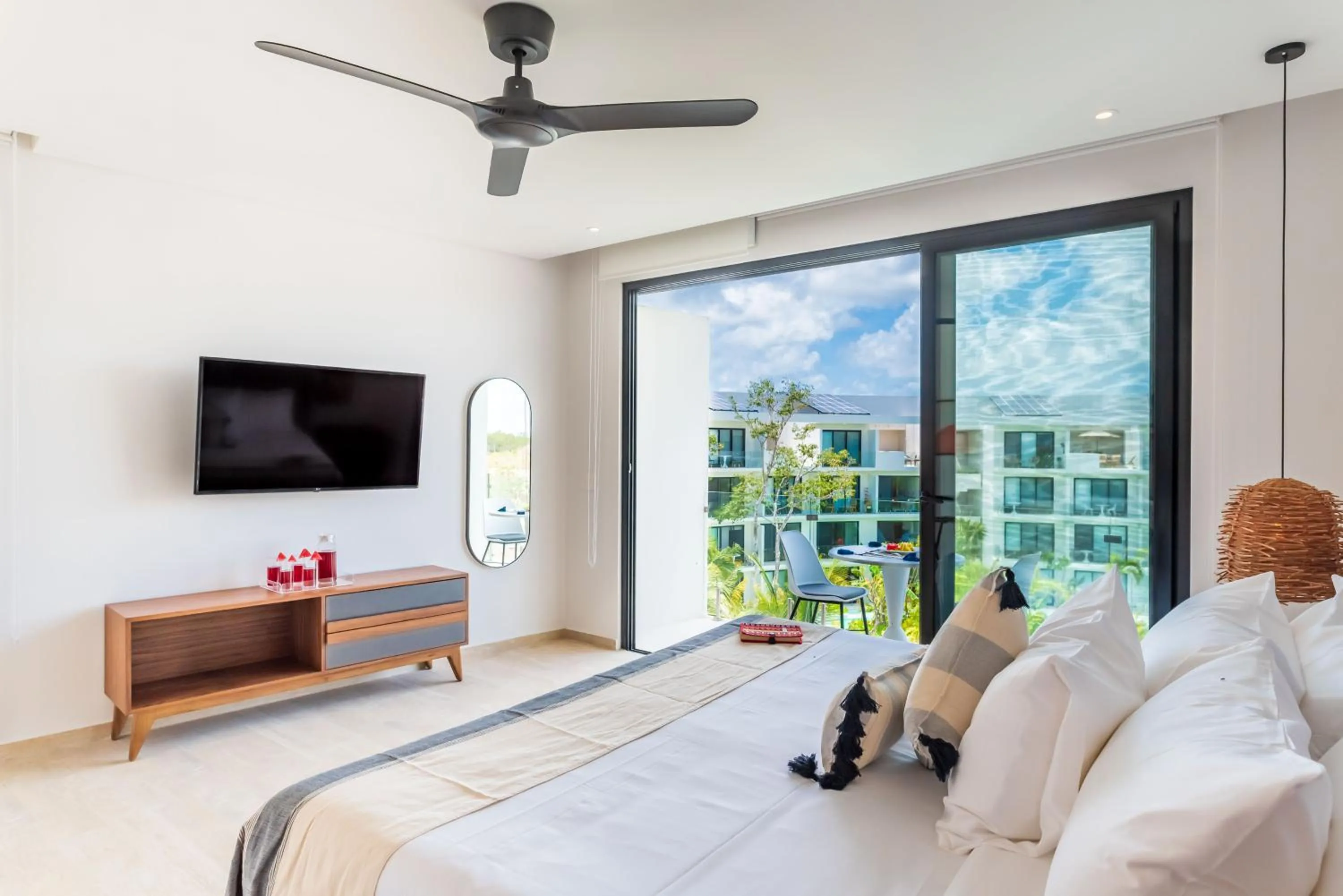 Bedroom, Bed in Central Park Lagunas by Sandy Powerful