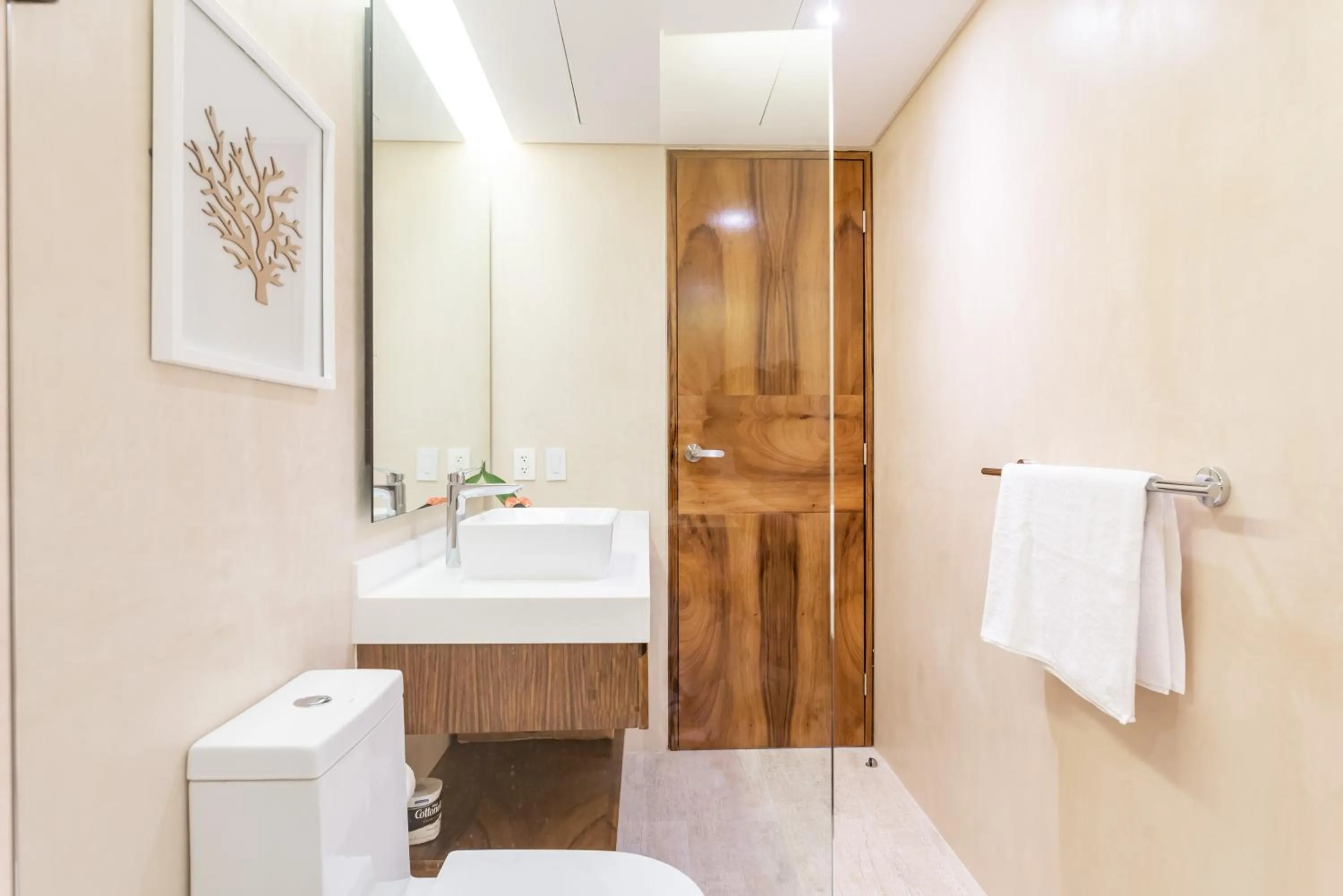 Bathroom in Central Park Lagunas by Sandy Powerful