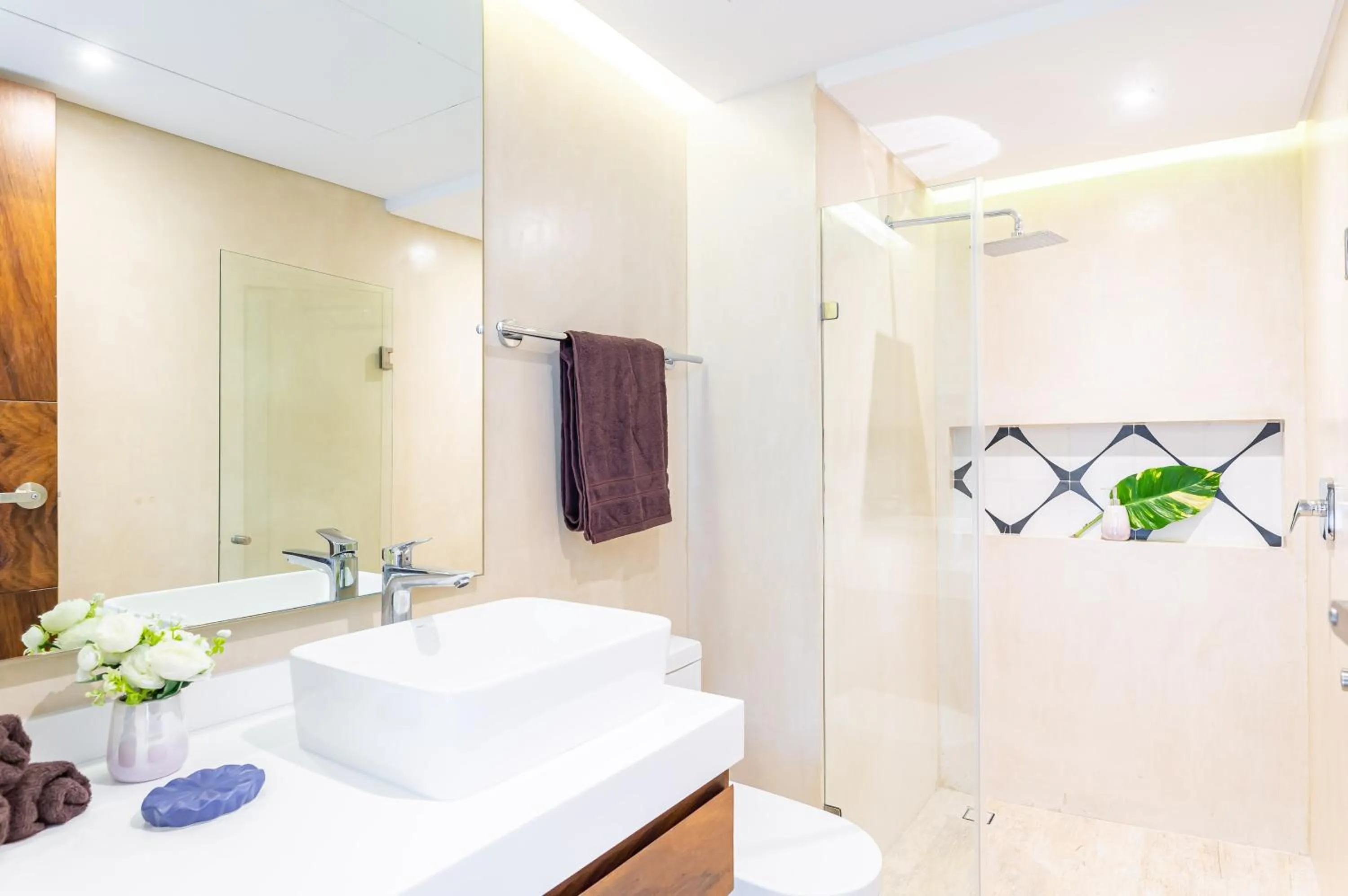 Bathroom in Central Park Lagunas by Sandy Powerful