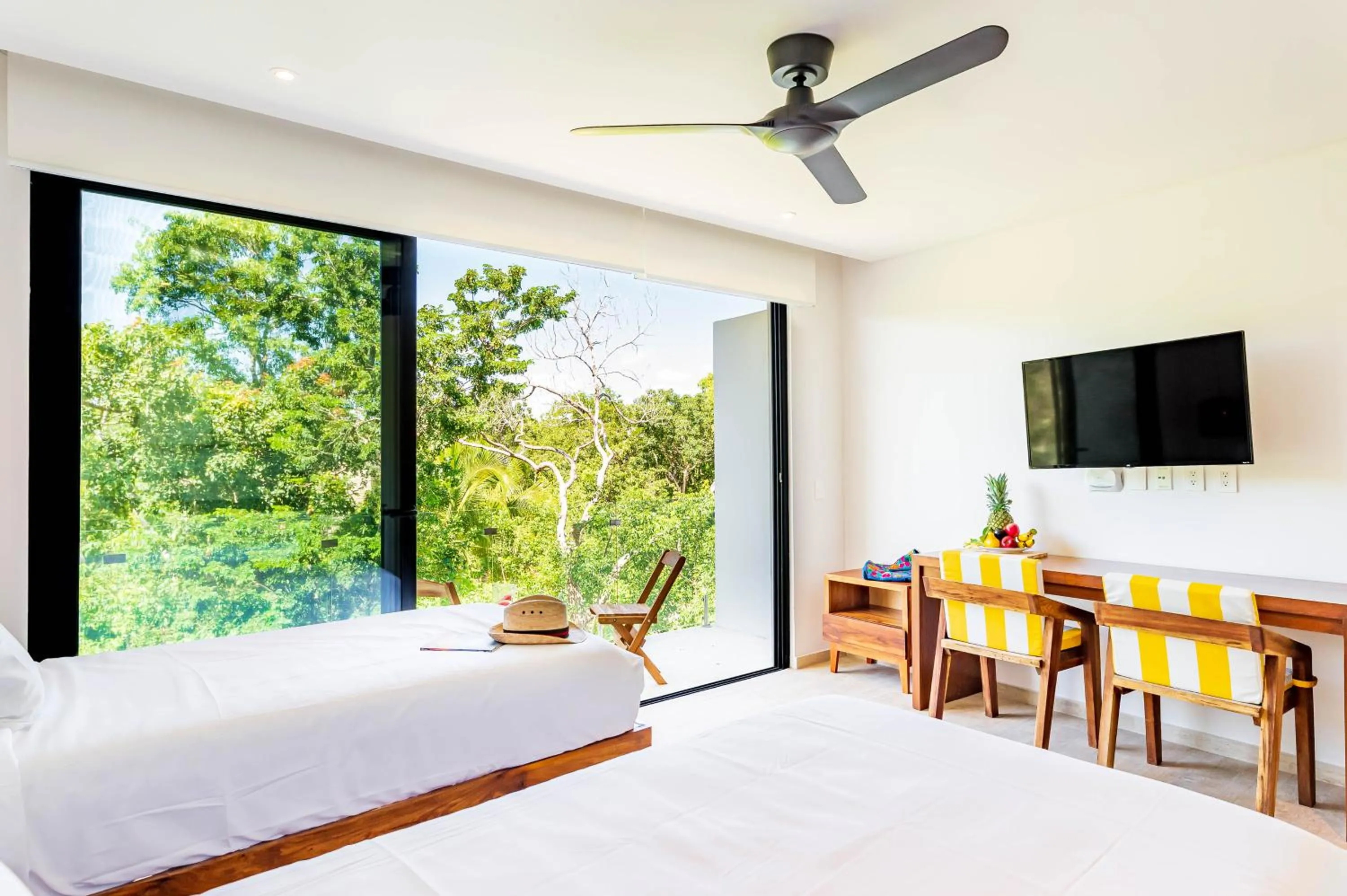 Bedroom, Bed in Central Park Lagunas by Sandy Powerful