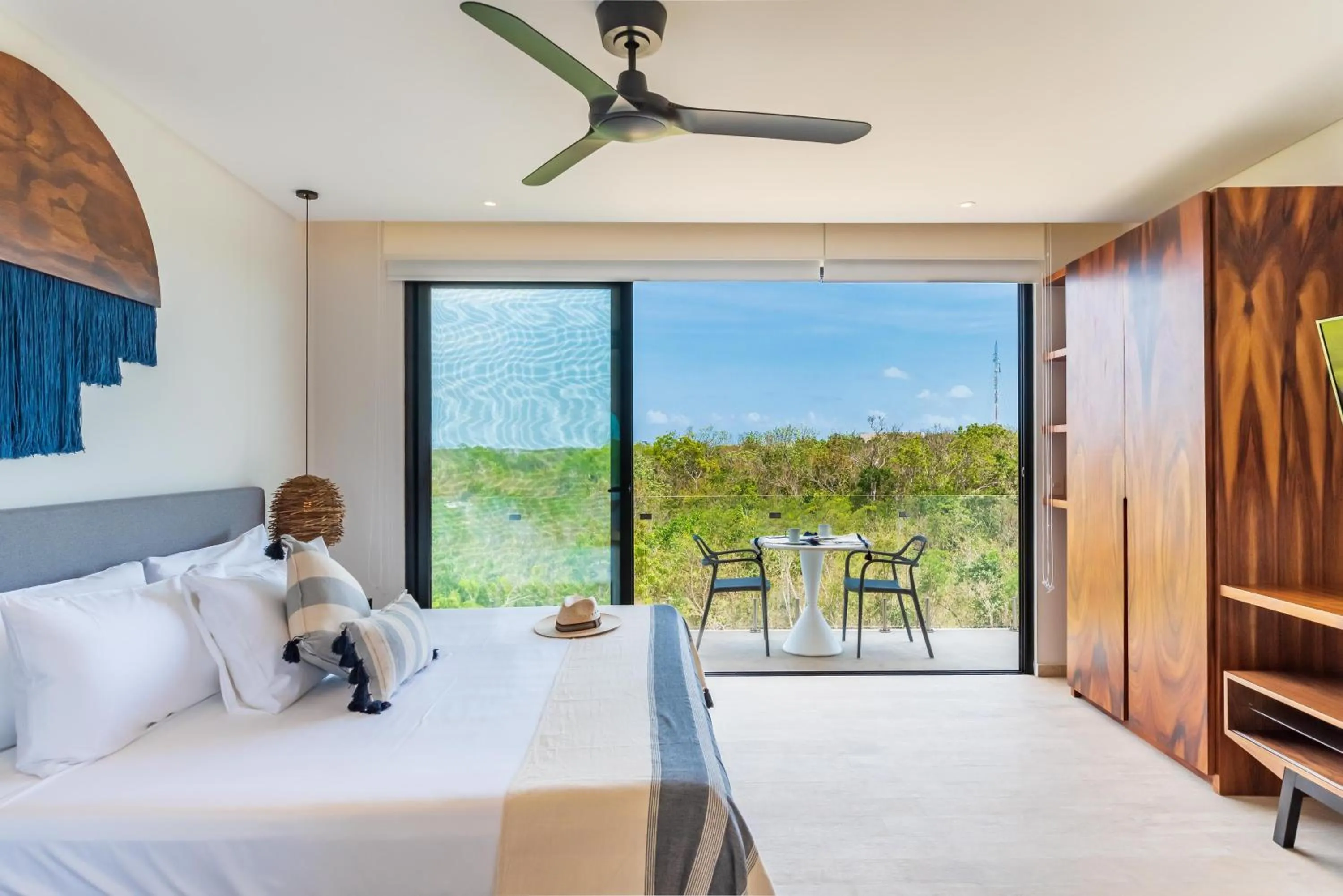 Bedroom, Bed in Central Park Lagunas by Sandy Powerful