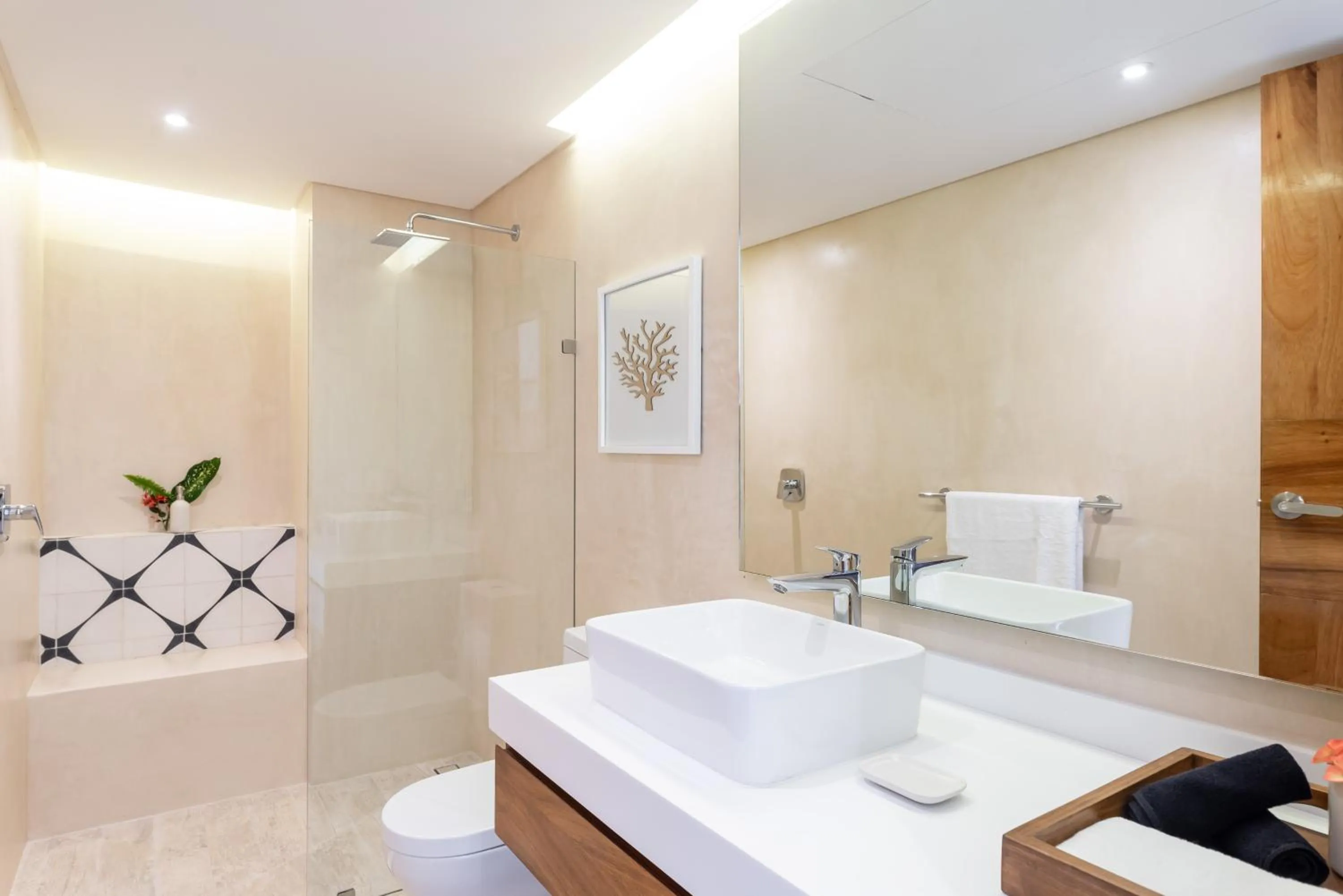 Bathroom, Bed in Central Park Lagunas by Sandy Powerful