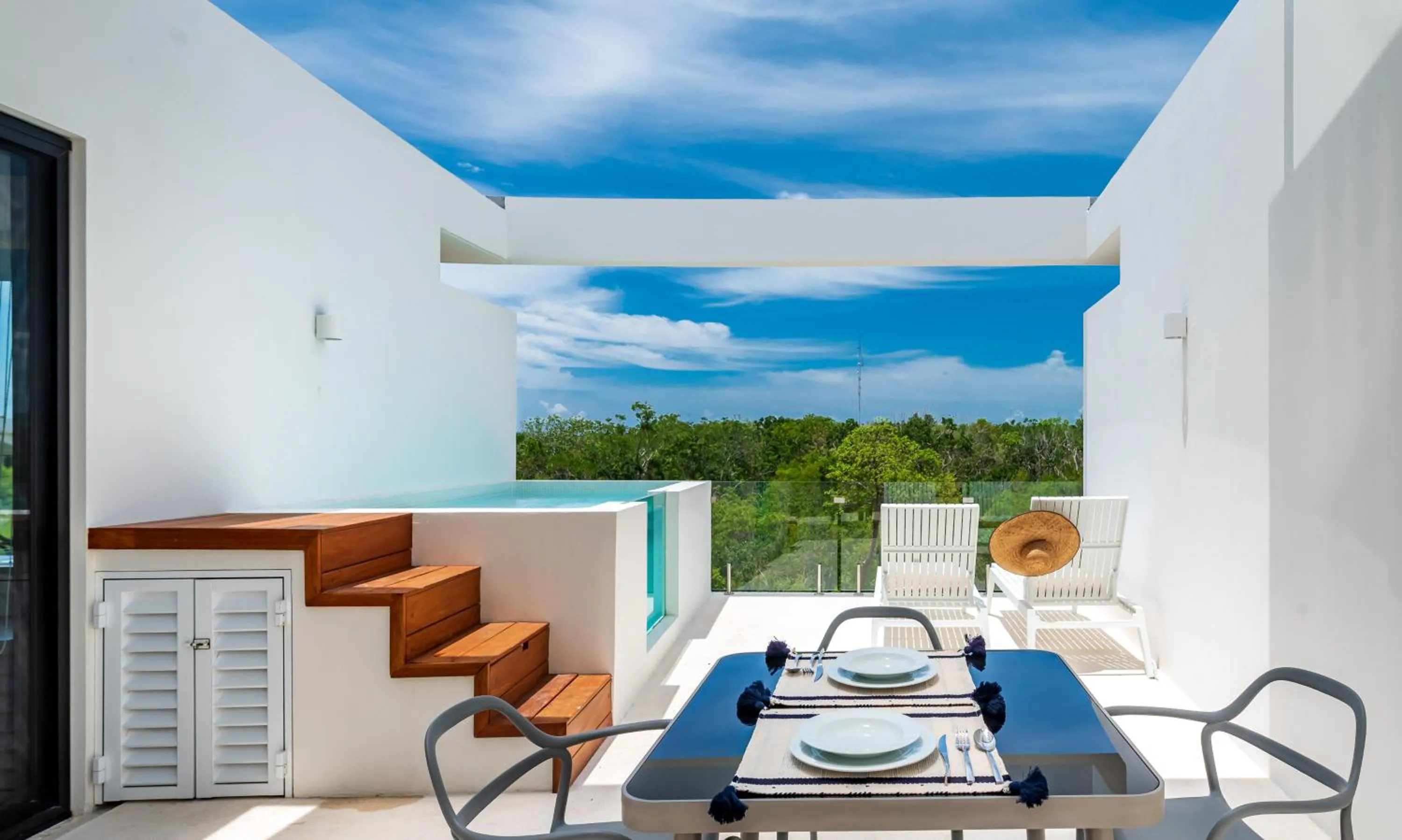 Balcony/Terrace in Central Park Lagunas by Sandy Powerful