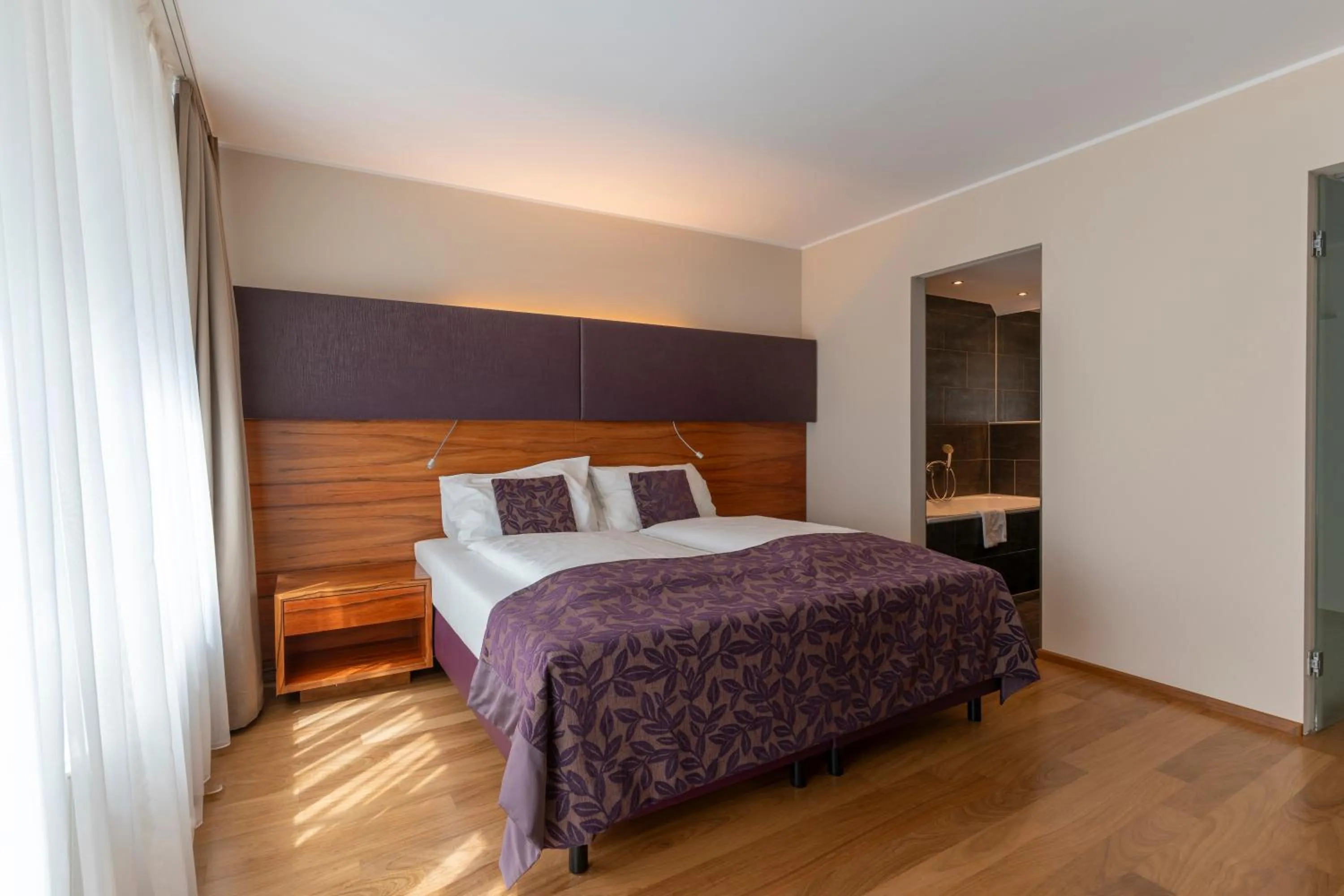 Bedroom, Bed in Pakat Suites